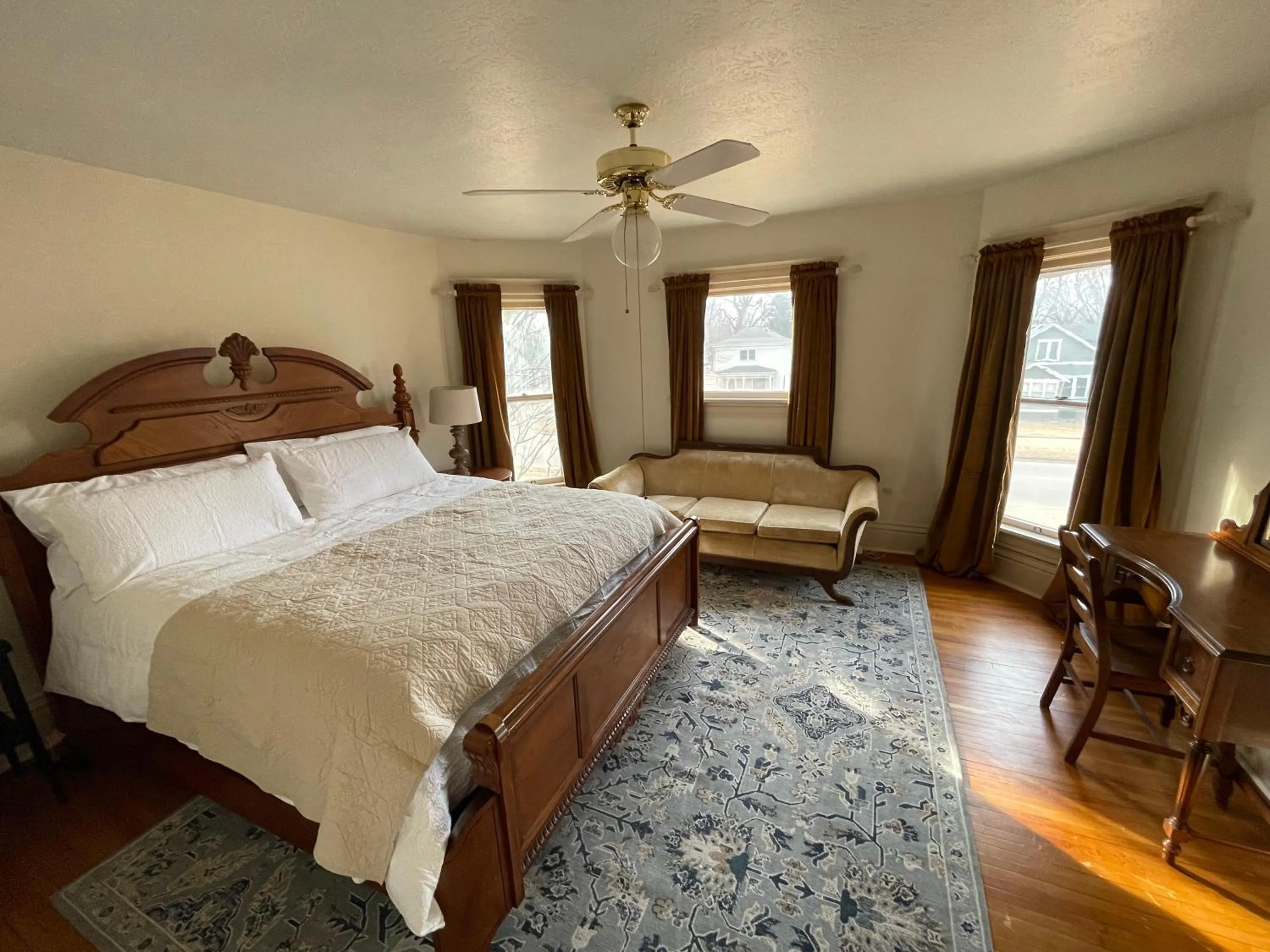 Bedroom, Bed in Old Town Inn