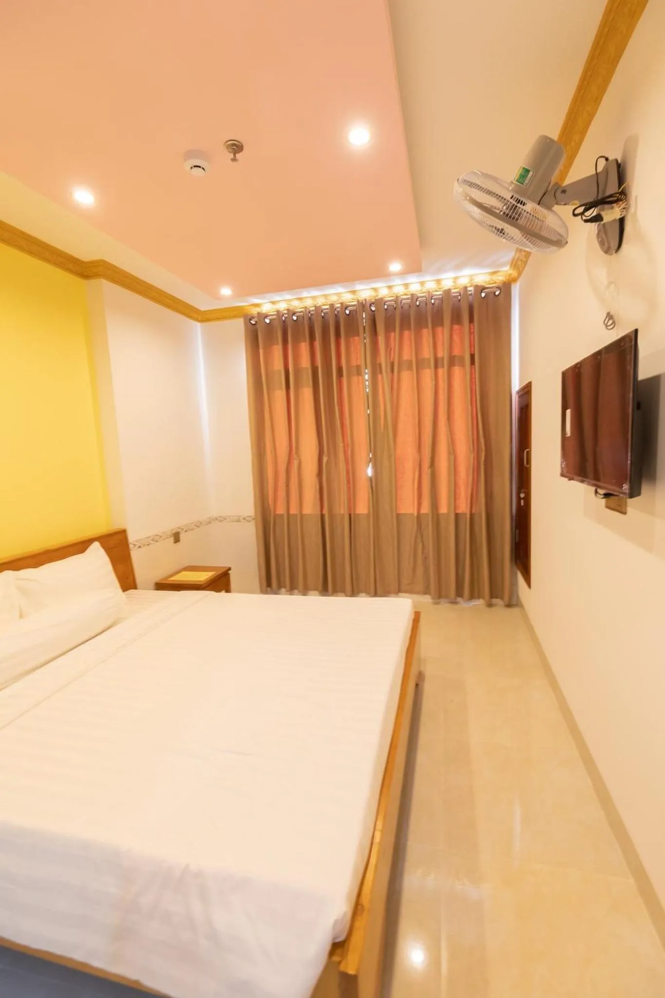 Bed in 26 Topaz Hotel