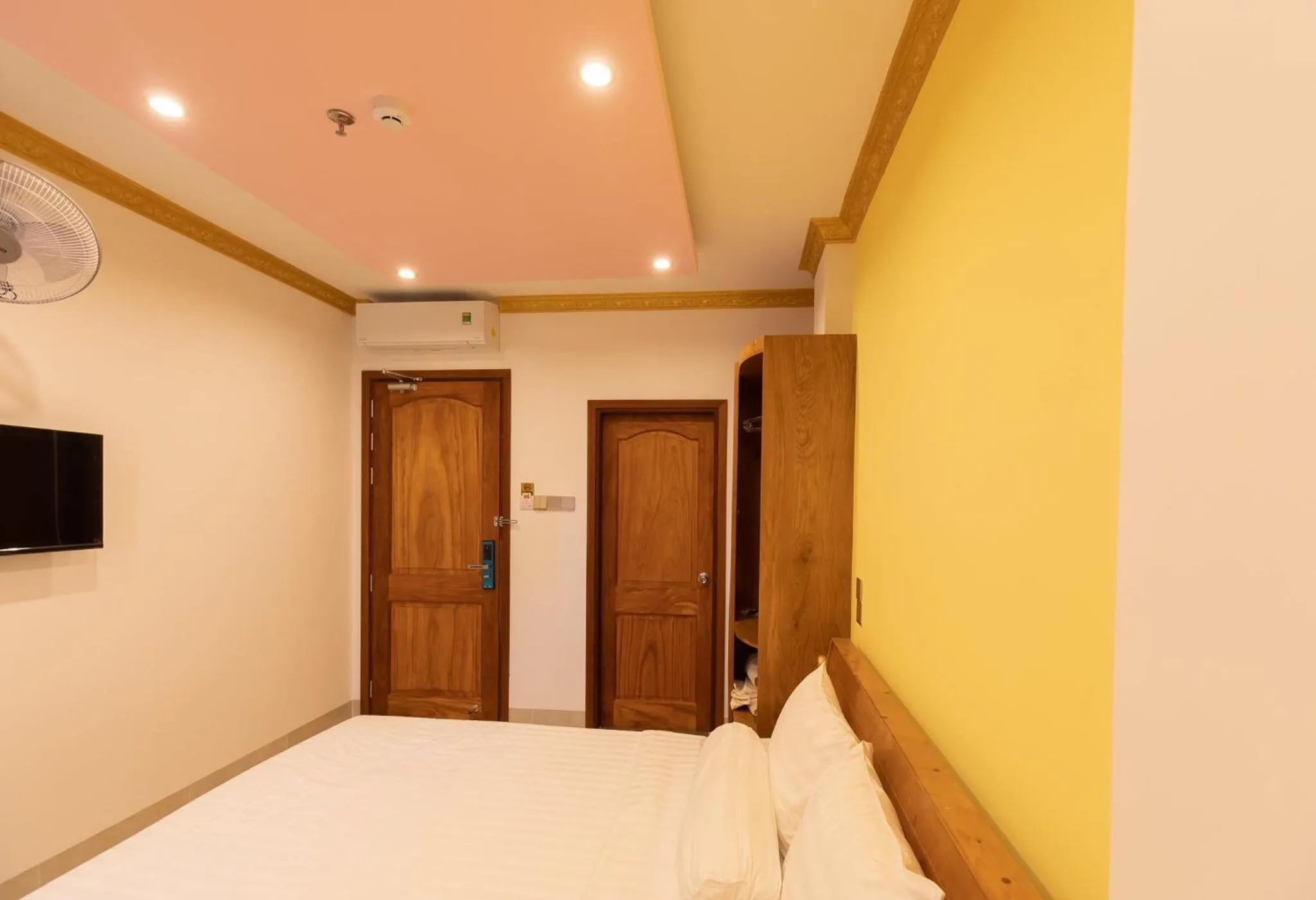 Bed in 26 Topaz Hotel