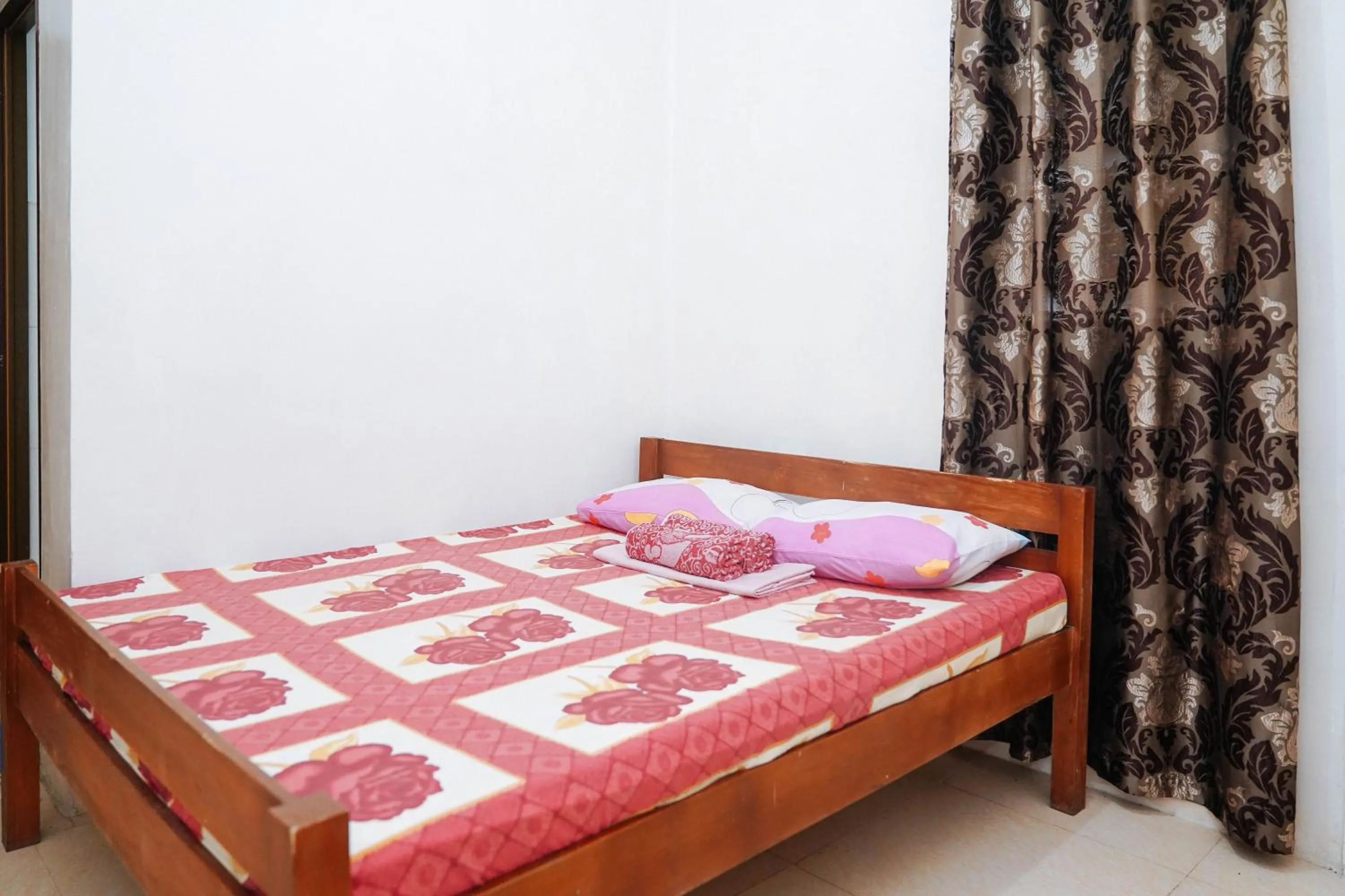 Bedroom, Bed in C Star Travellers Inn