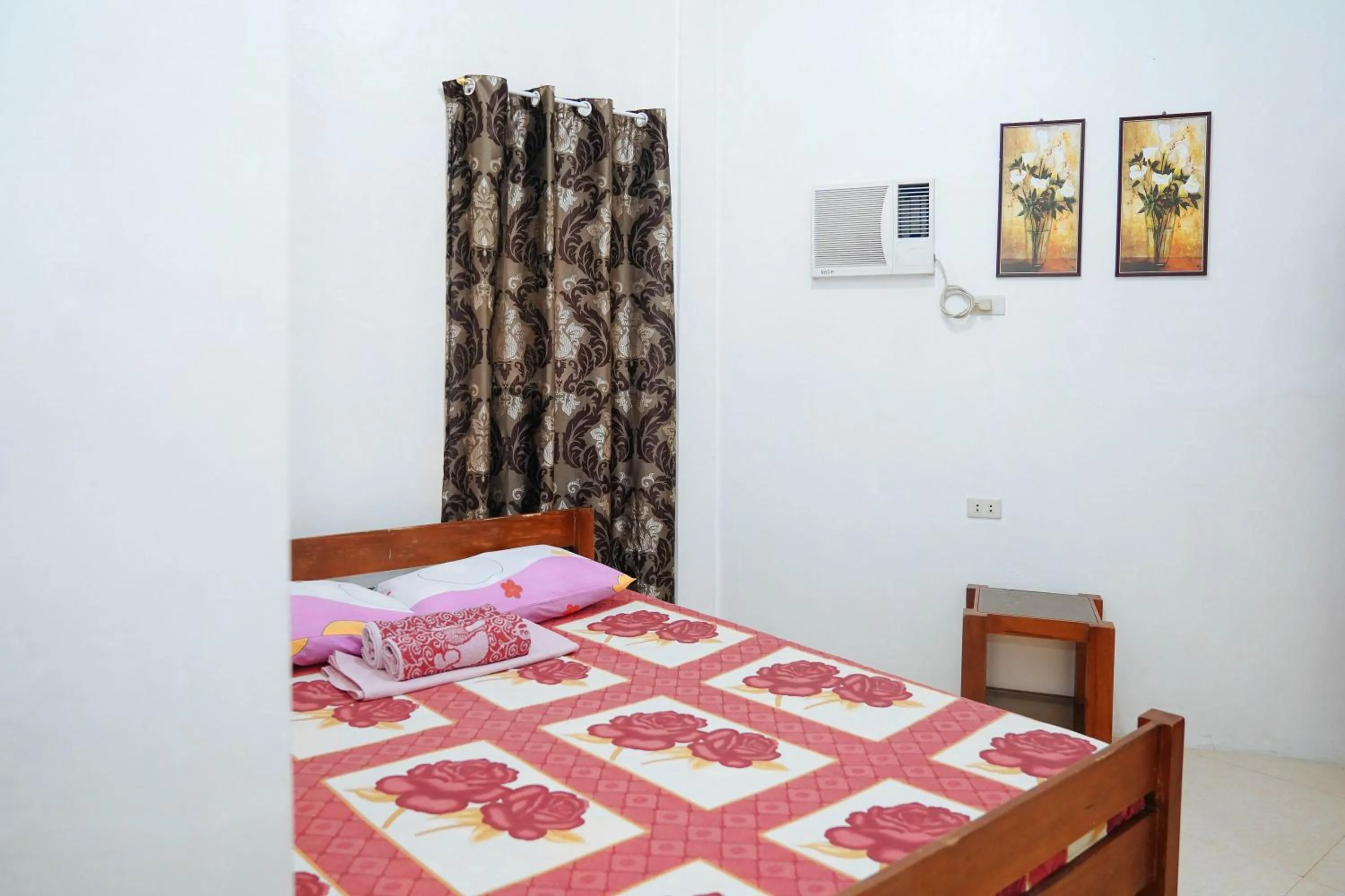 Bedroom, Bed in C Star Travellers Inn