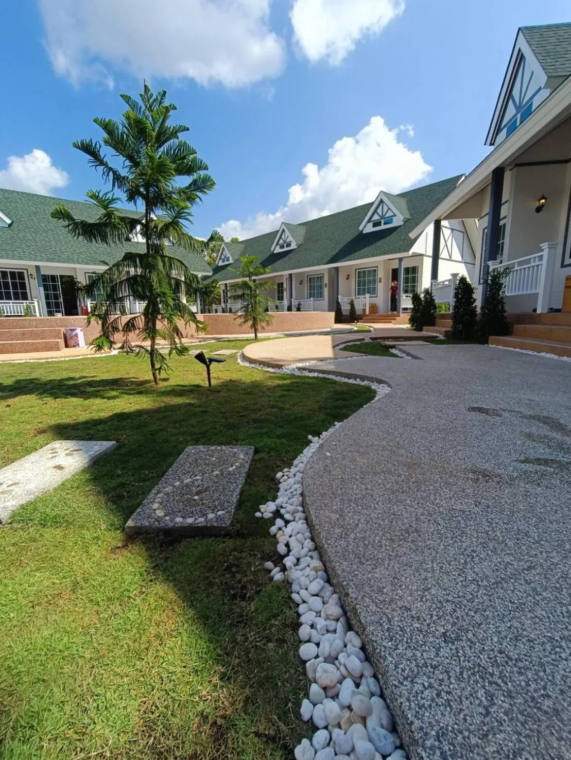 Property building in English Resotel : อิงลิช รีโซเทล