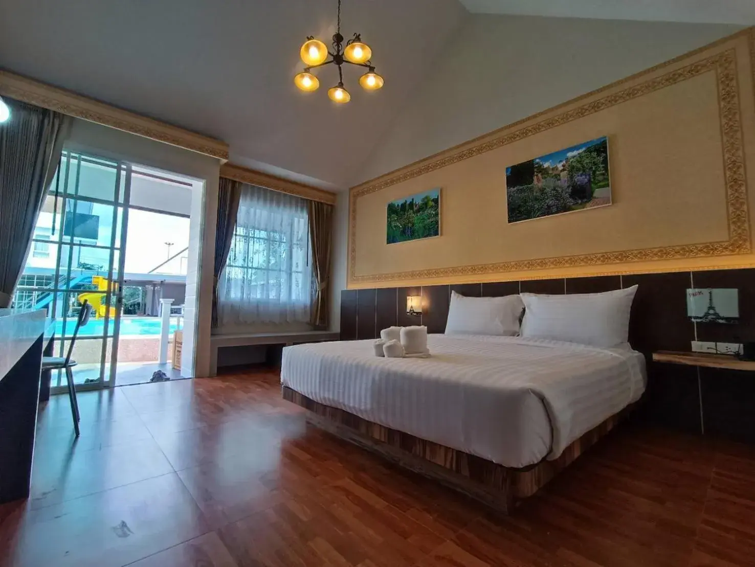 Double Room with Pool View in English Resotel : อิงลิช รีโซเทล Double Room with Pool View in English Resotel : อิงลิช รีโซเทล
