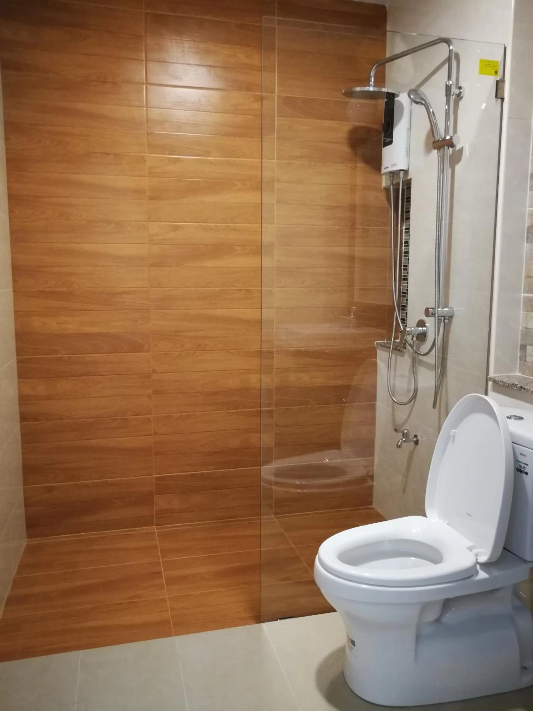 Bathroom in English Resotel : อิงลิช รีโซเทล