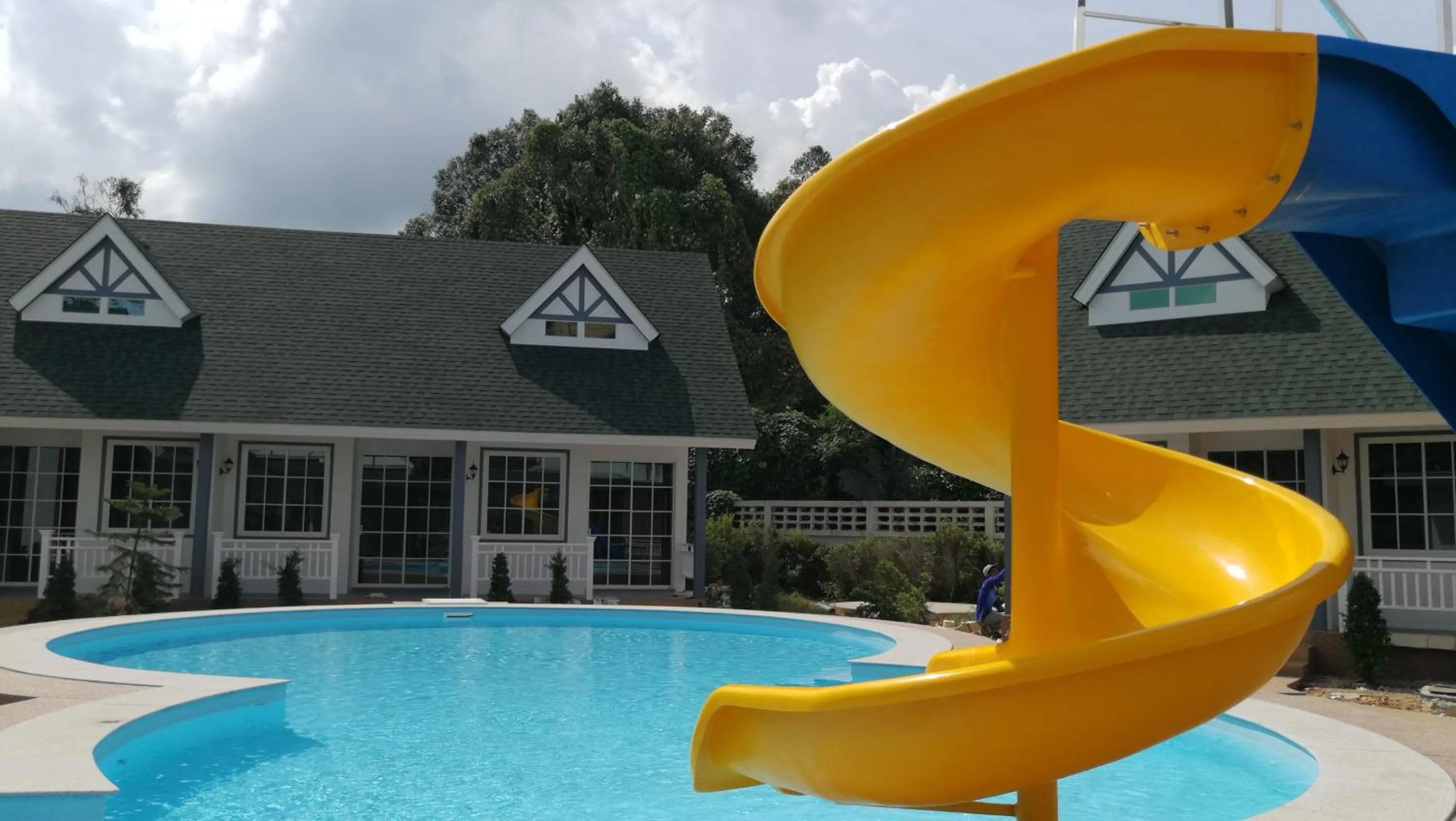 Swimming pool in English Resotel : อิงลิช รีโซเทล