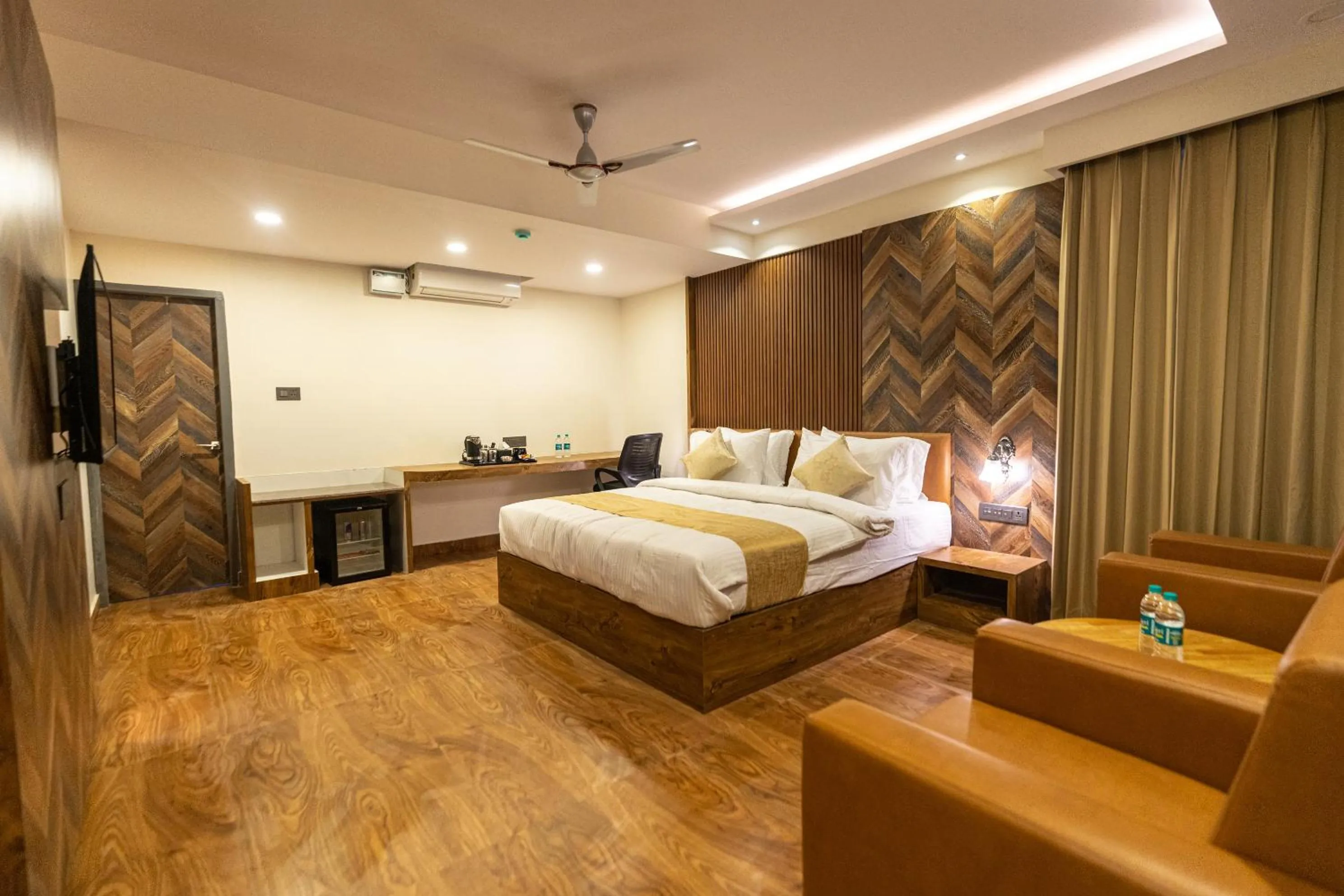 Photo of the whole room, Bed in Clarks Inn , Airport Bangalore