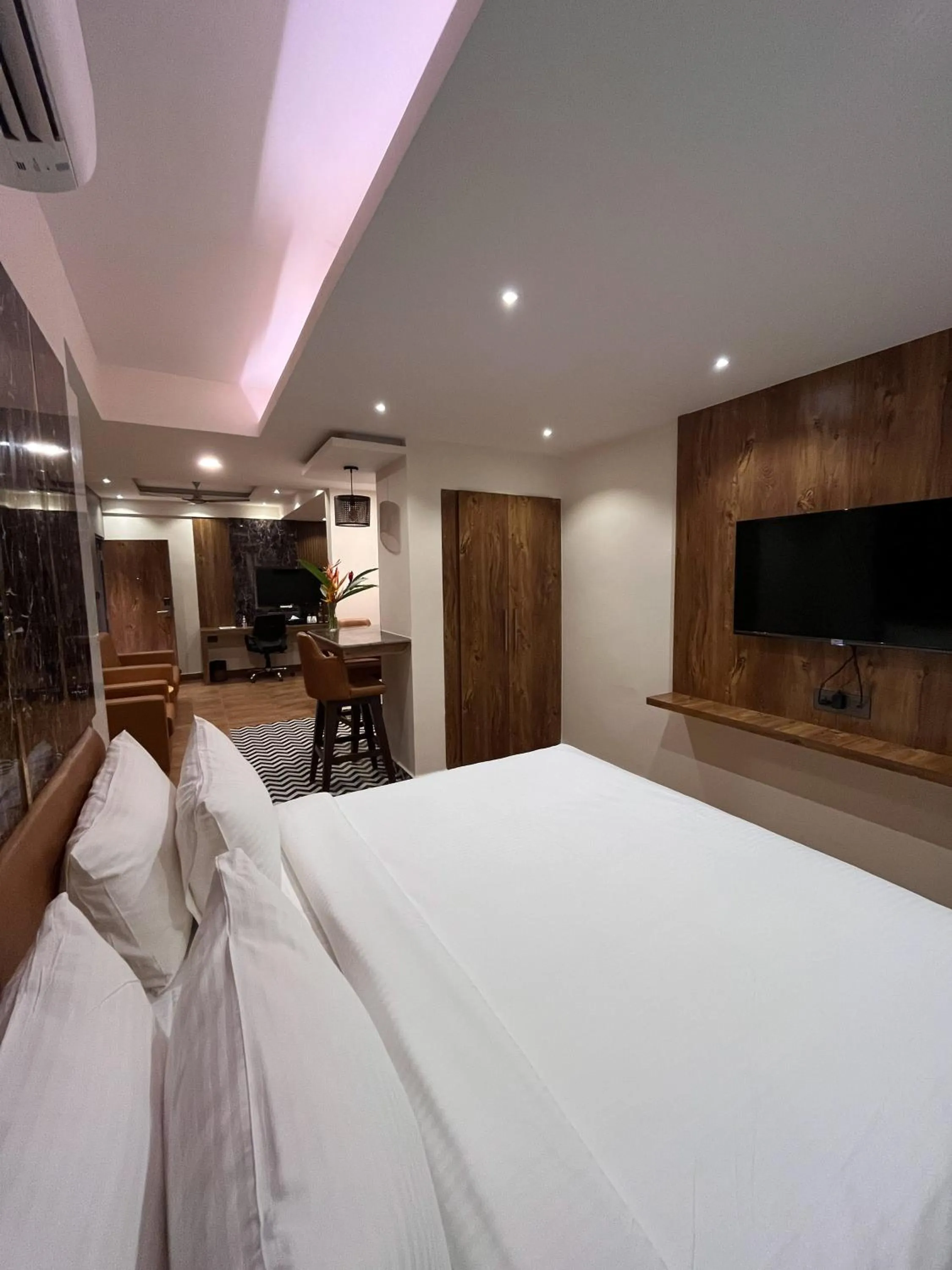 Photo of the whole room, Bed in Clarks Inn , Airport Bangalore