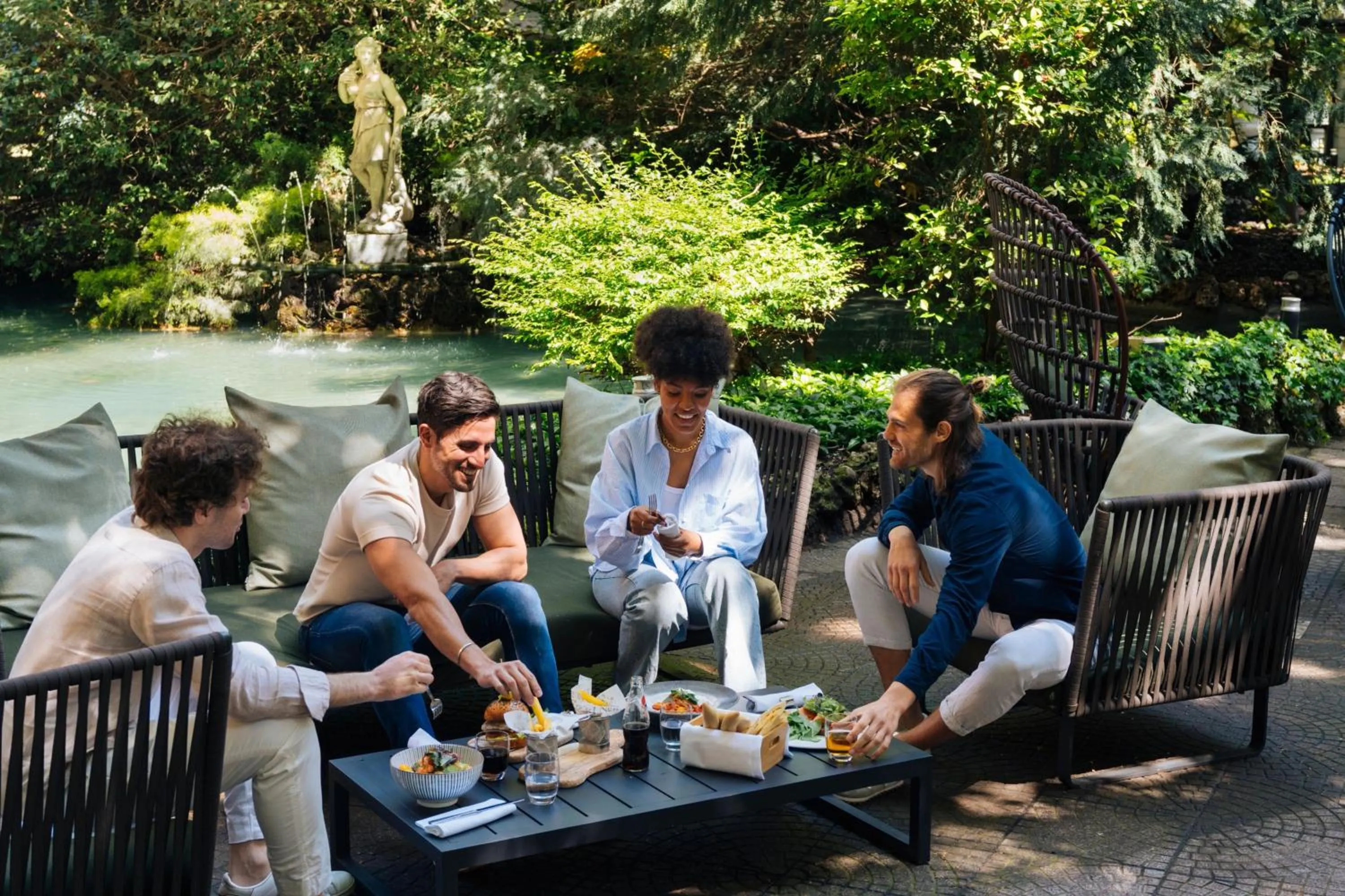 Restaurant/places to eat in Sheraton Diana Majestic