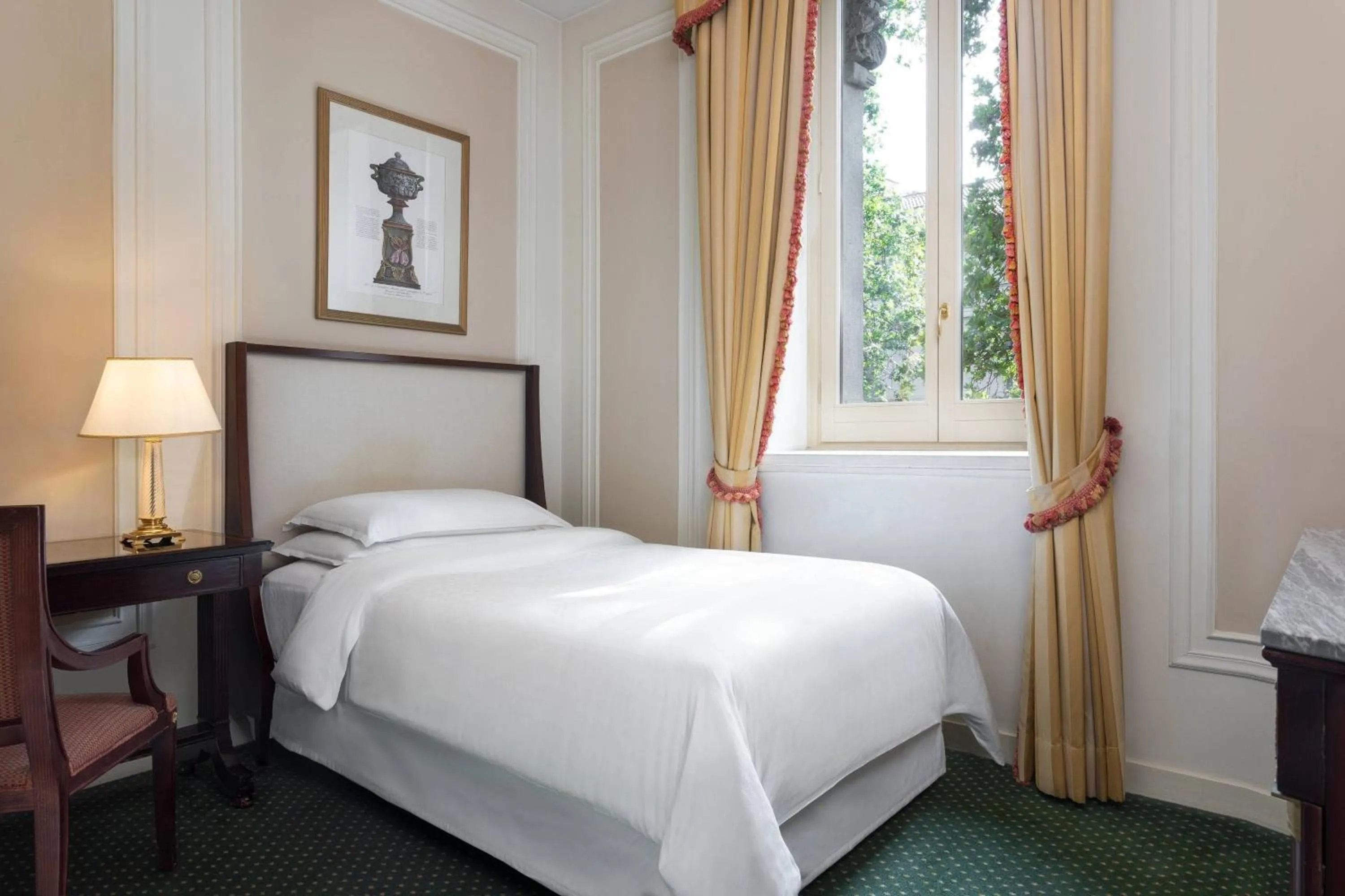 Photo of the whole room in Sheraton Diana Majestic