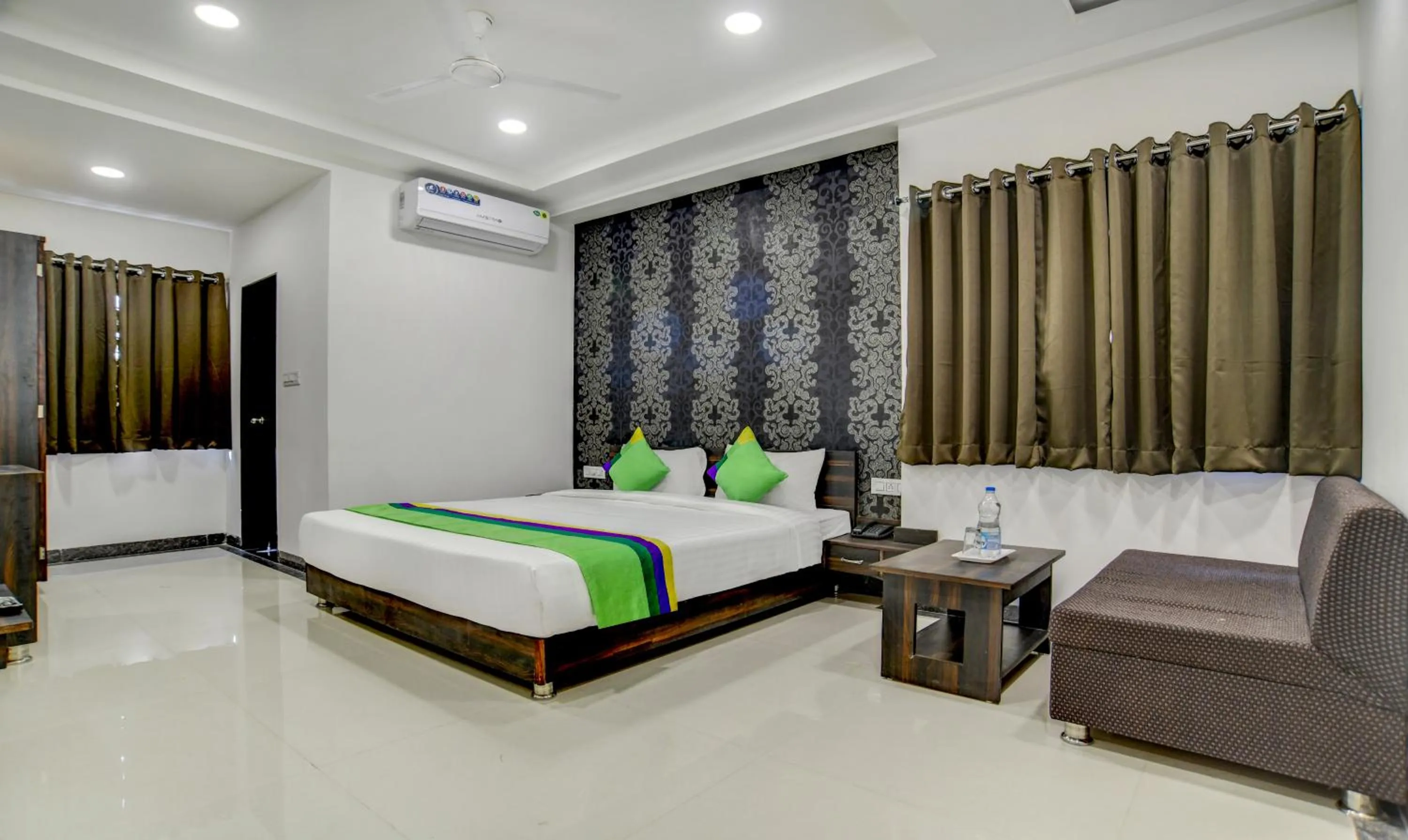 Bedroom, Bed in Treebo Grand Euro Pipliyahana Square