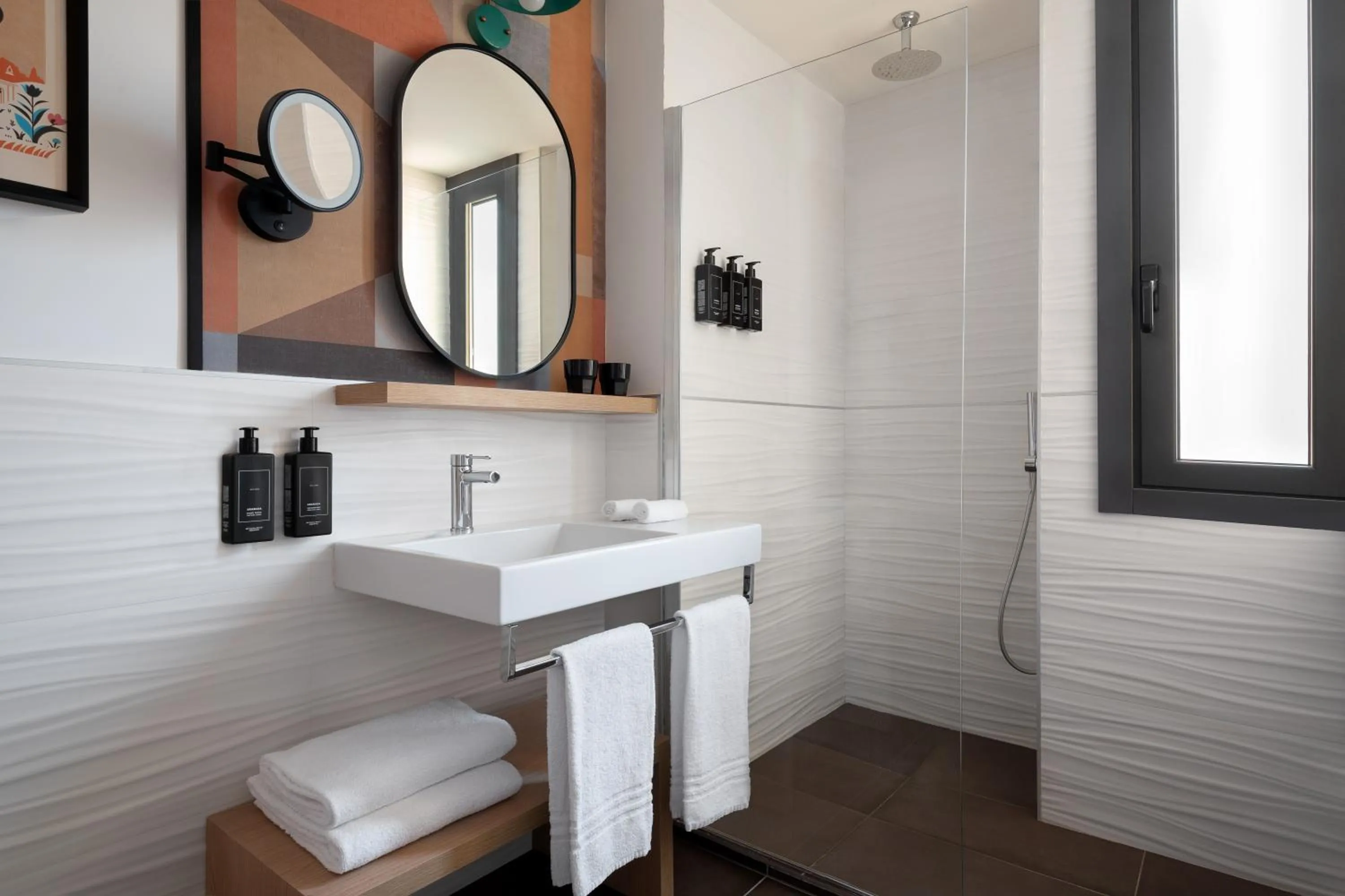 Bathroom in The Spring House Hotel Rome Vatican, Tapestry Collection Hilton