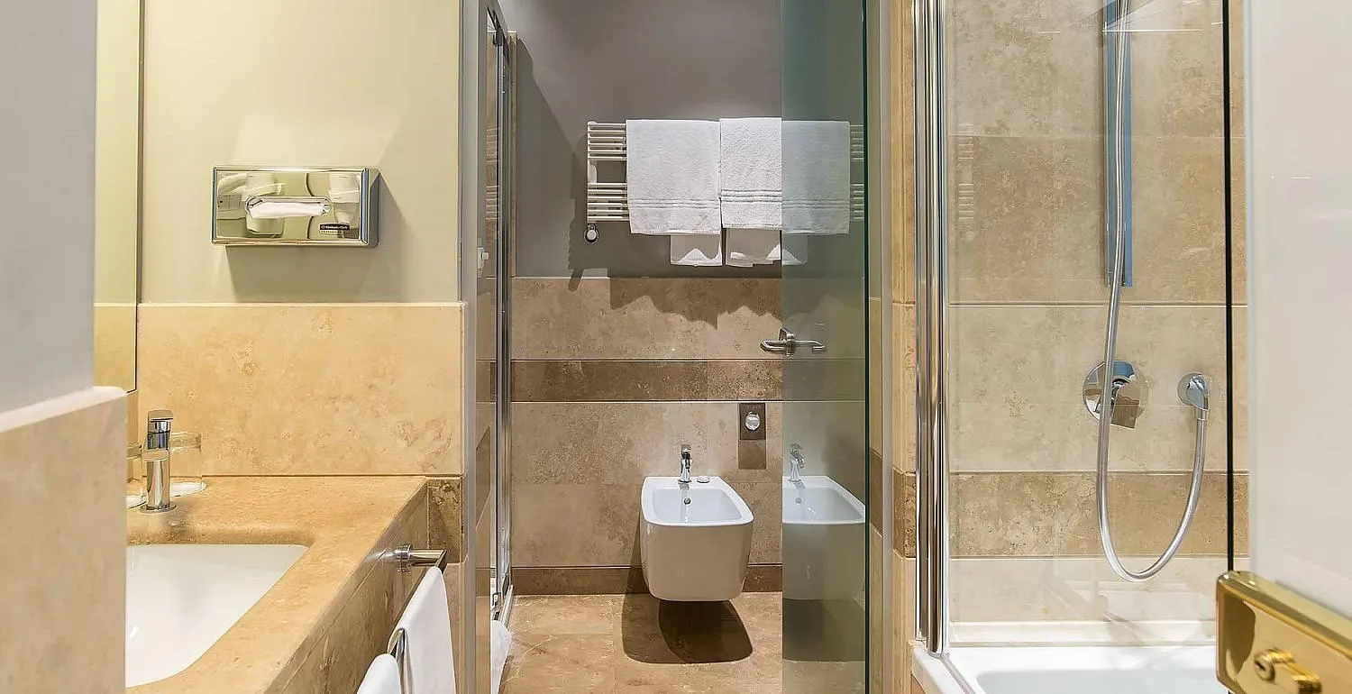 Shower in Hotel Accademia