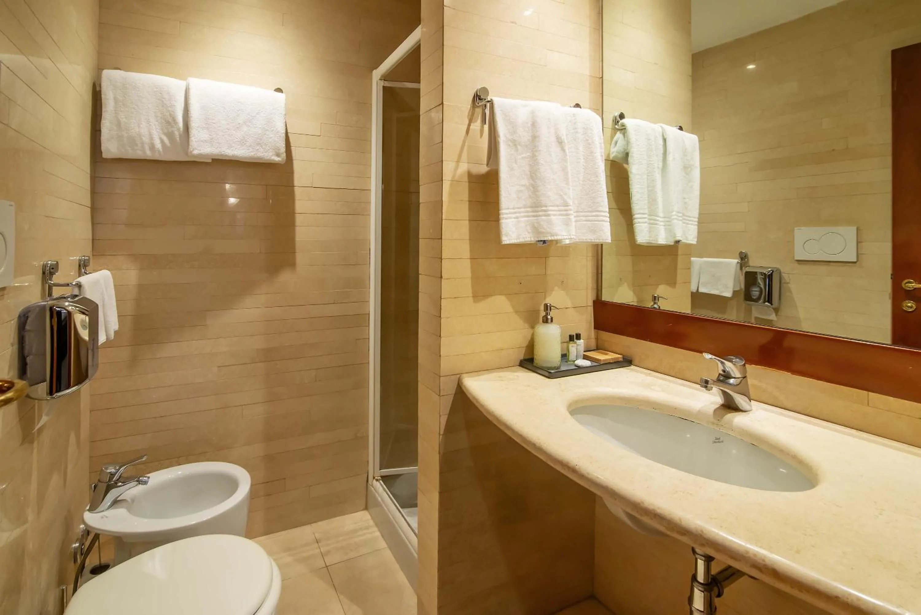 Bathroom in Hotel Accademia