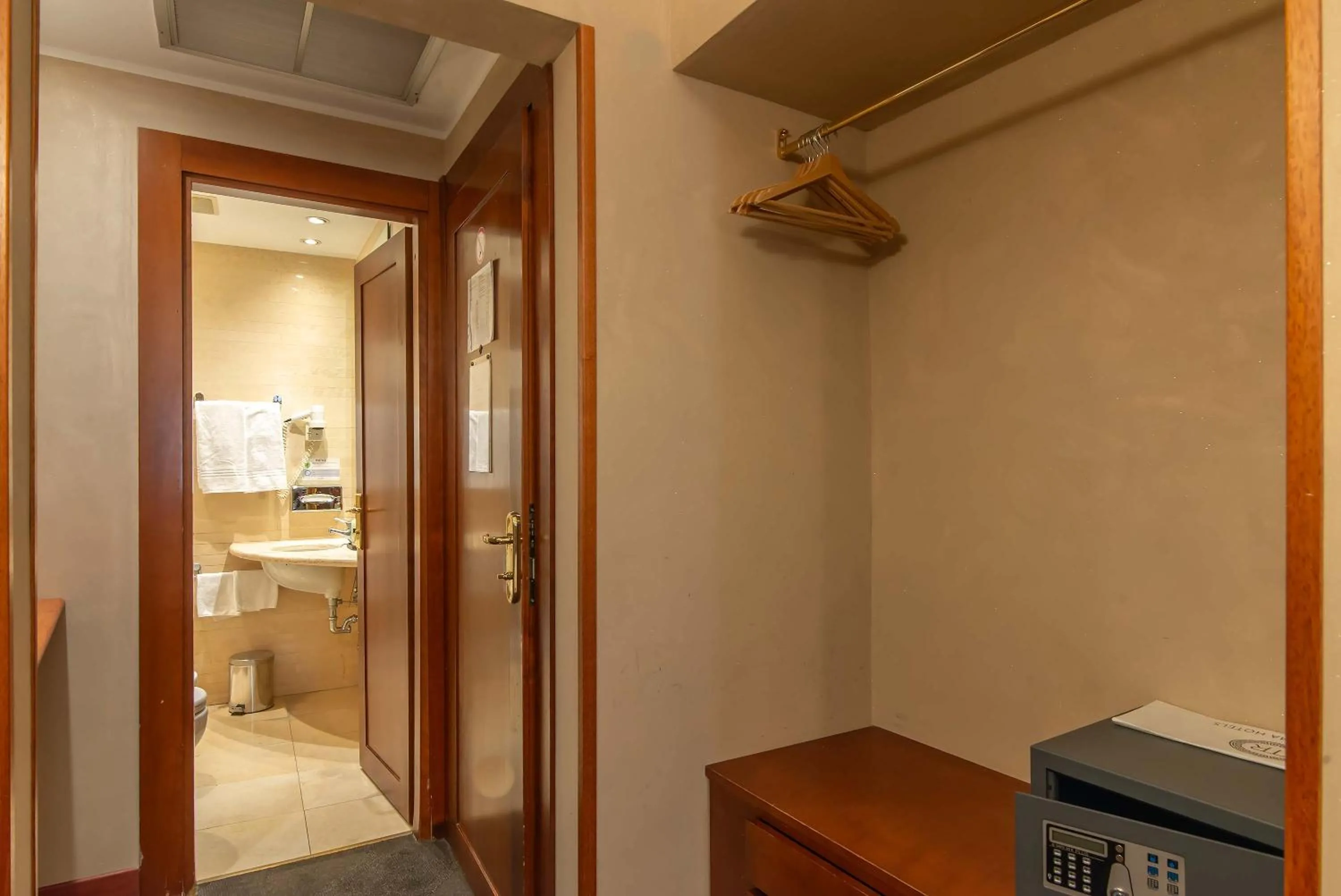 Bathroom in Hotel Accademia