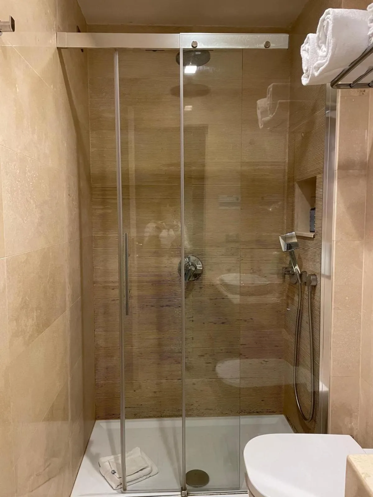 Shower in Hotel Accademia