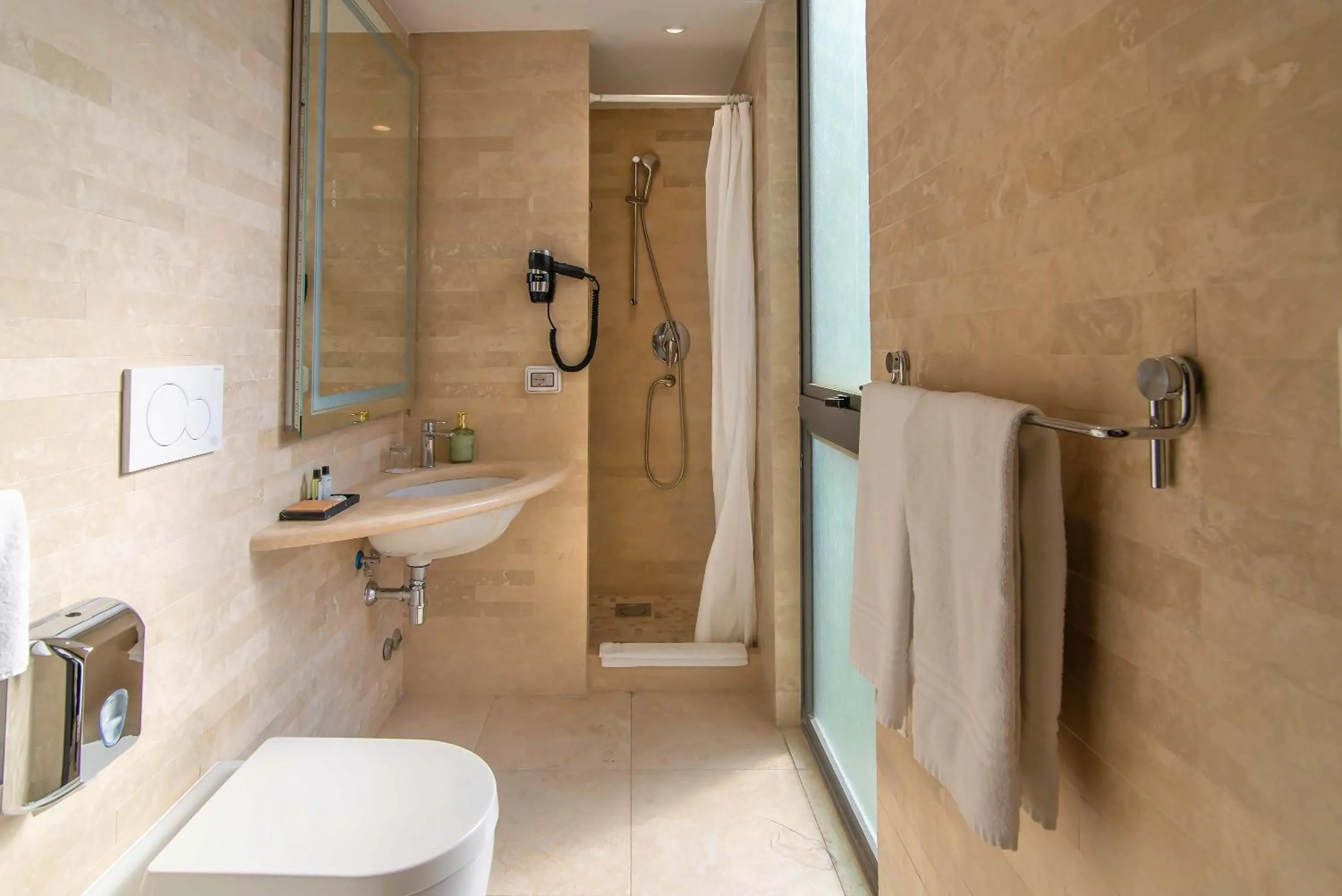 Shower in Hotel Accademia