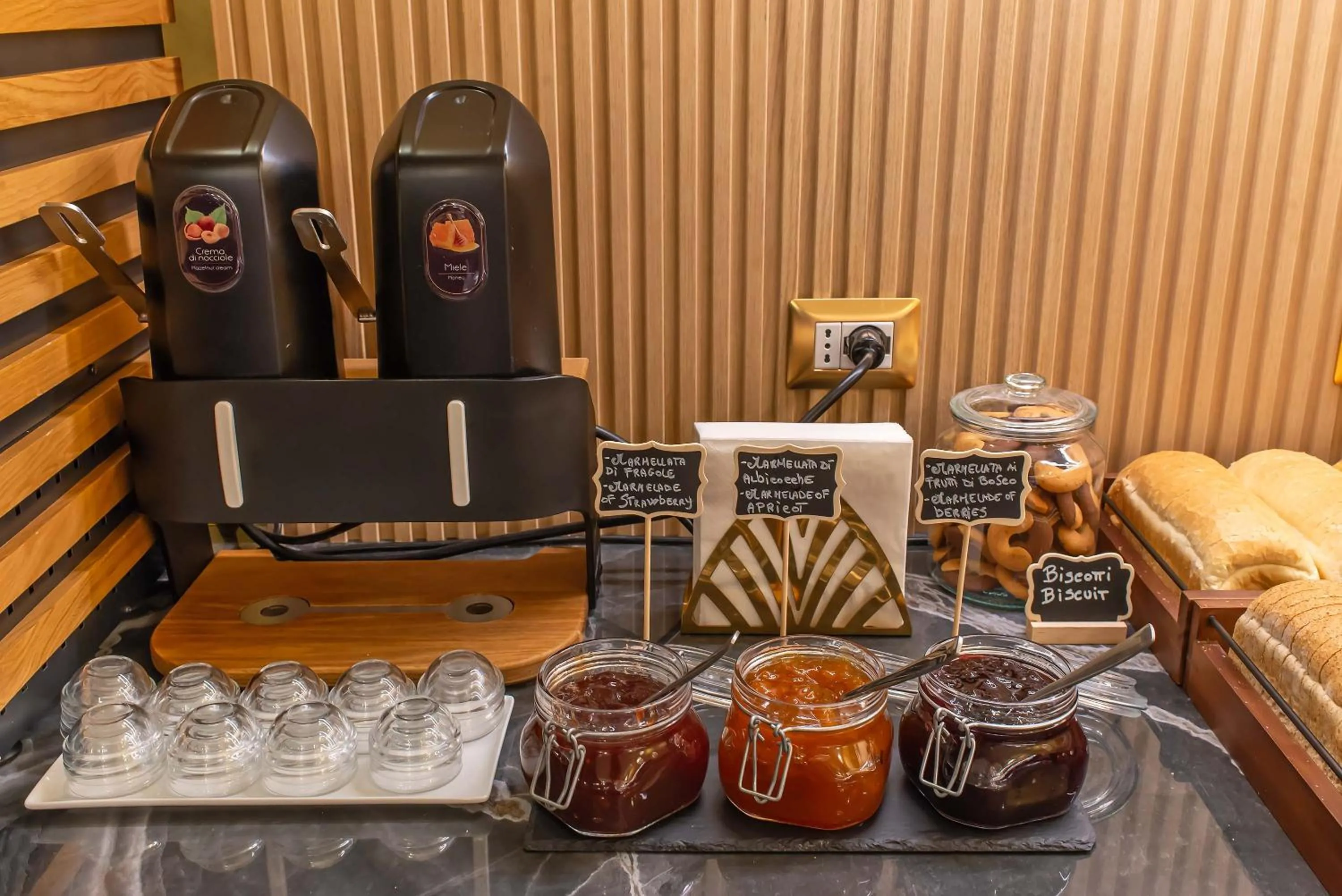 Continental breakfast in Hotel Accademia