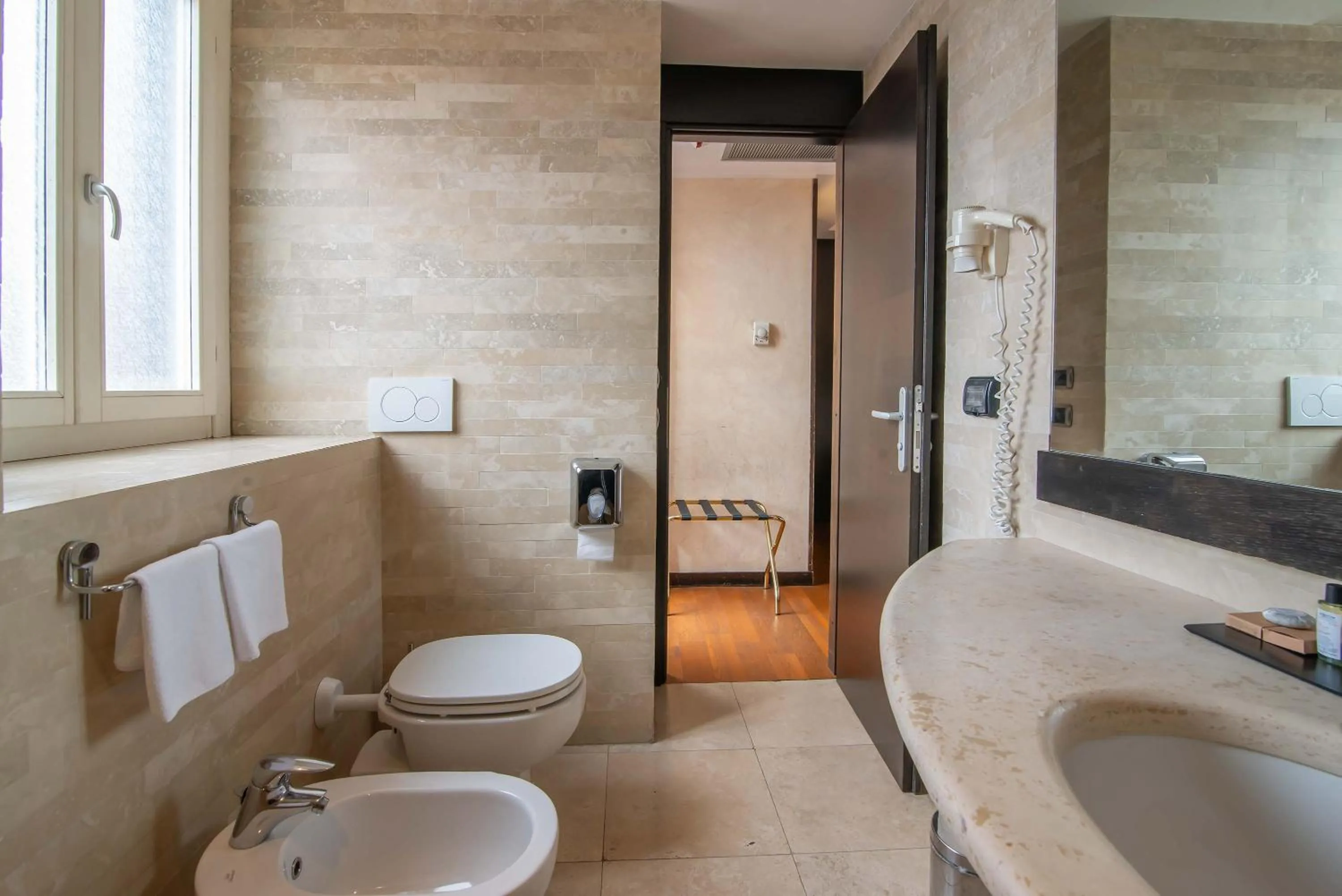 Bathroom in Hotel Accademia