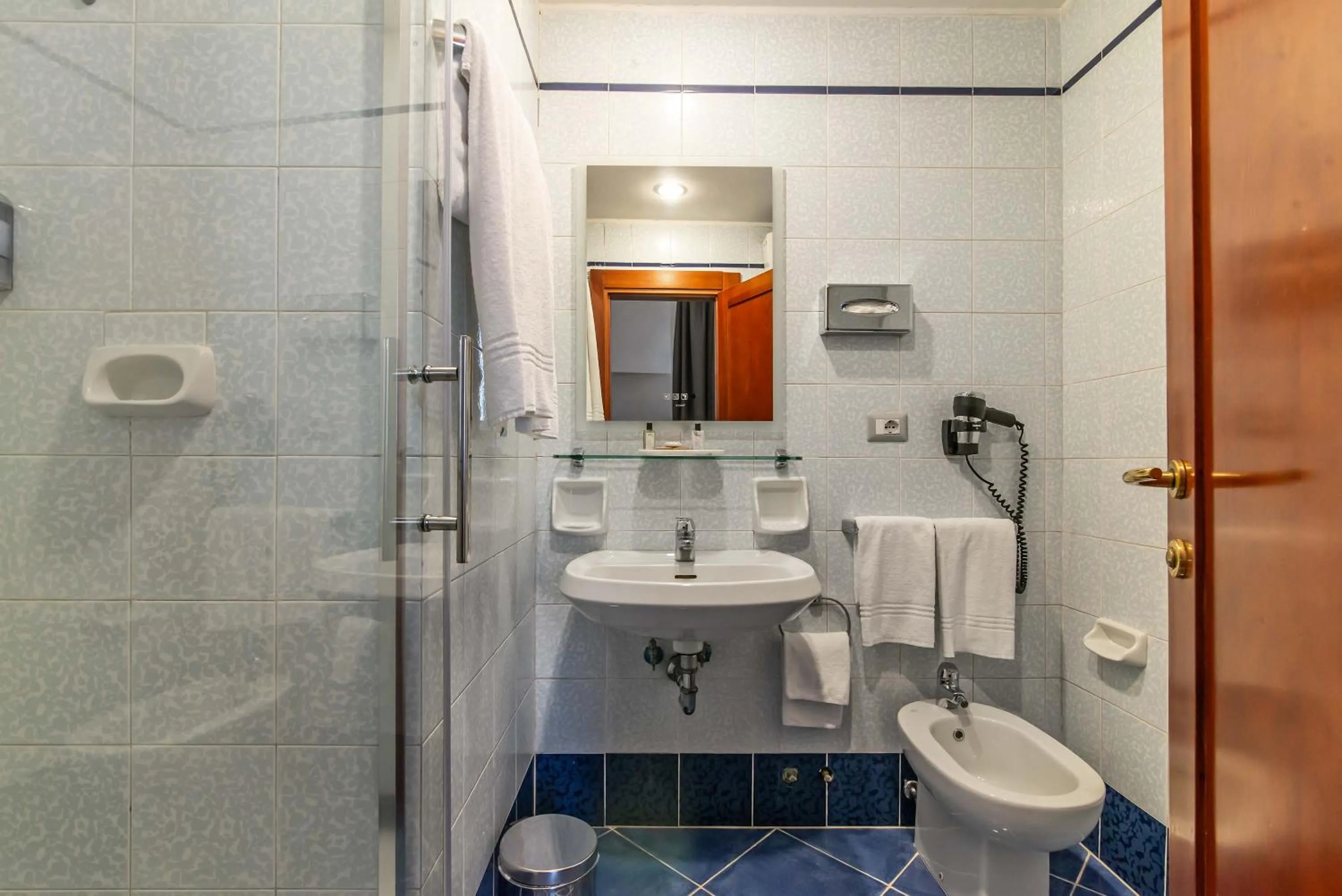 Bathroom in Hotel Accademia