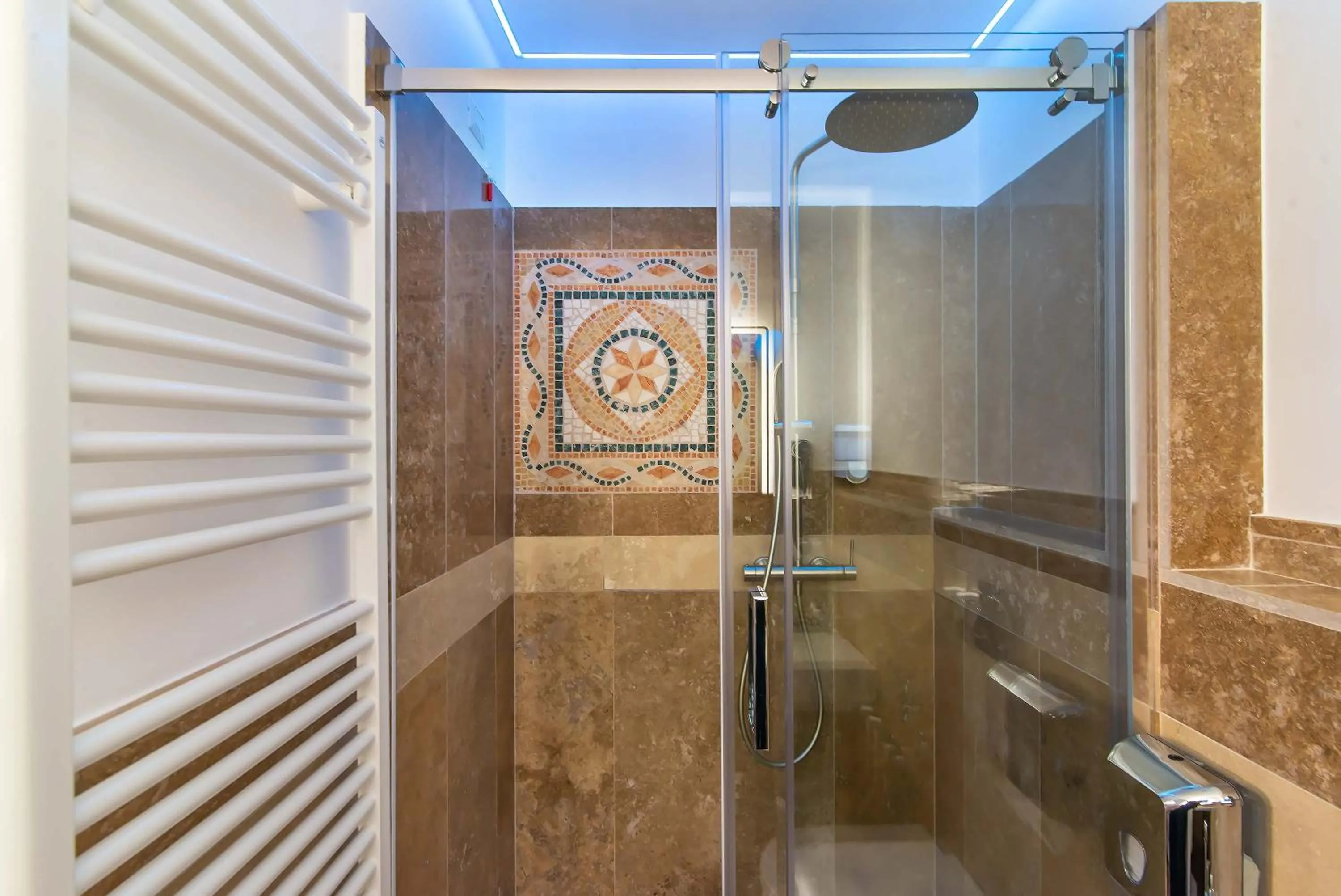 Shower in Hotel Accademia