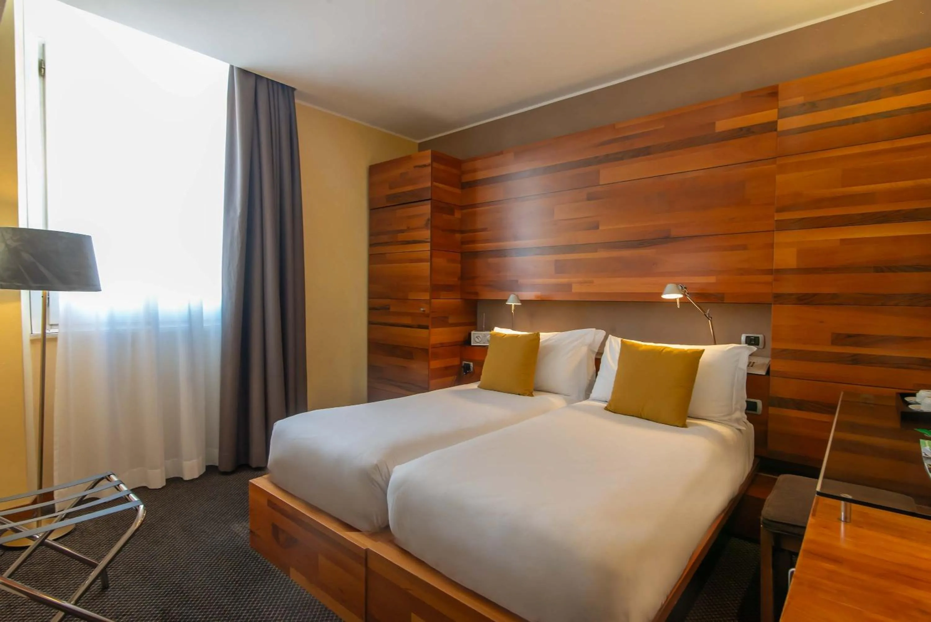 Bedroom, Bed in Hotel Tritone