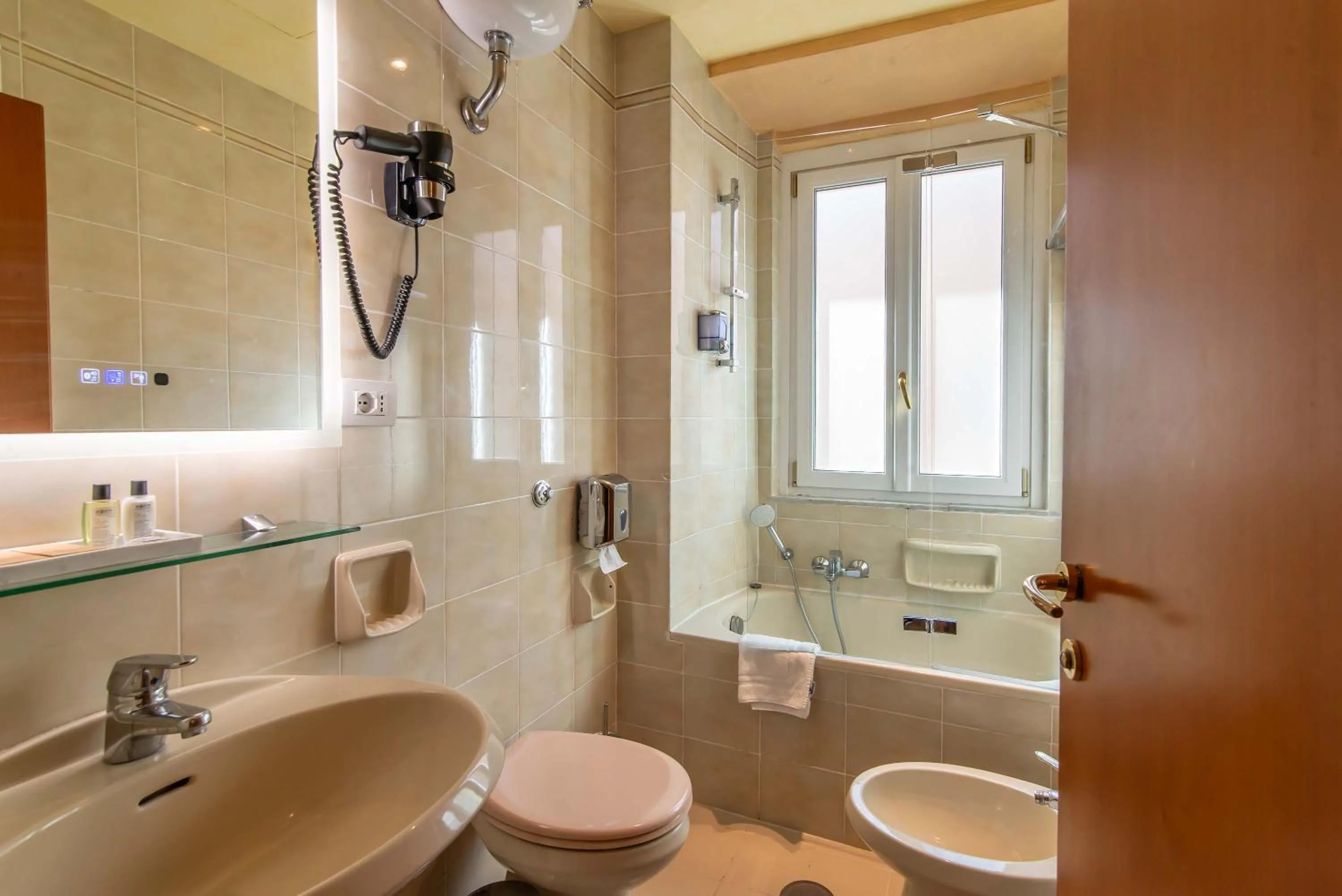 Bathroom in Hotel Tritone