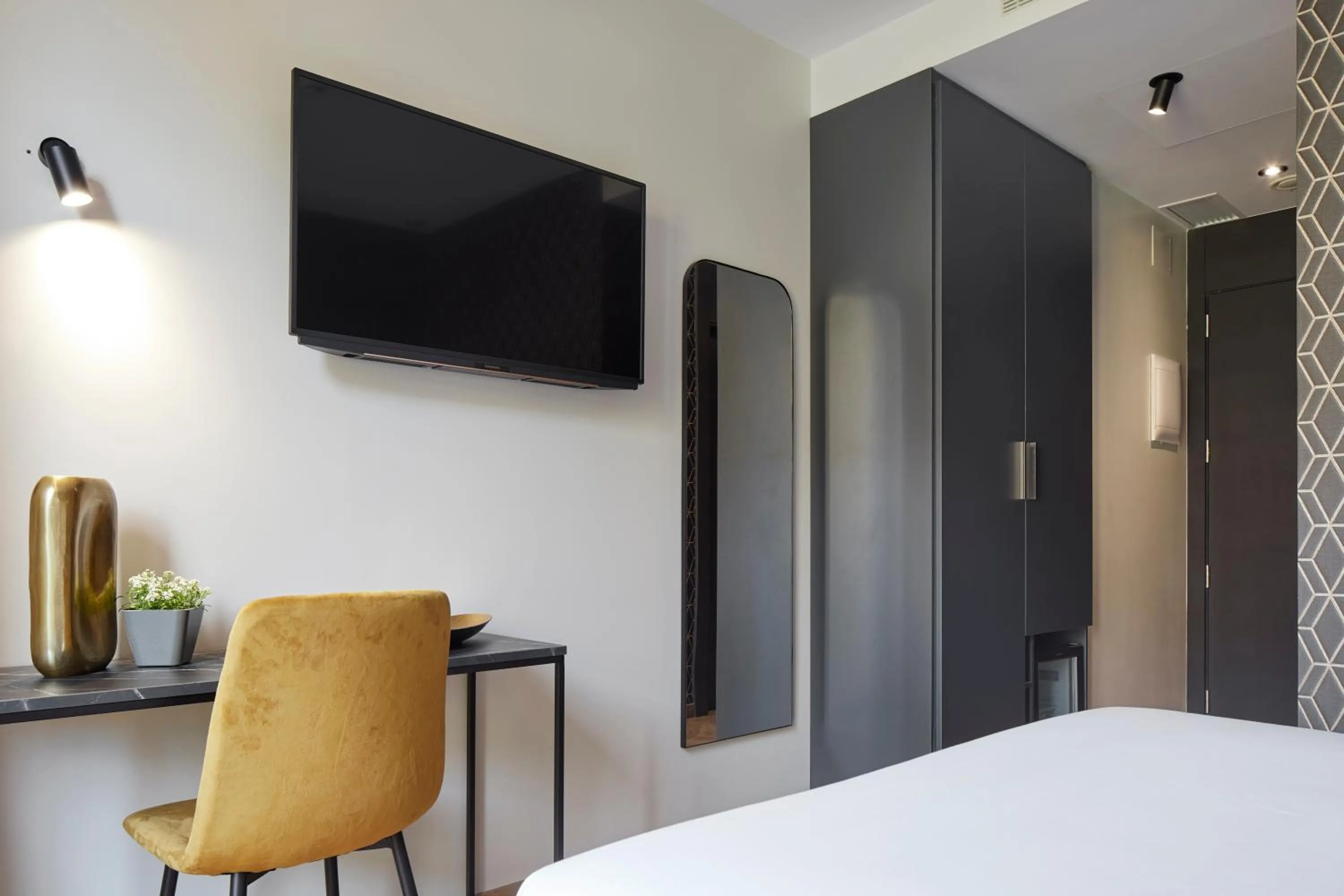 Patio, Bed in HOTEL ARRiZUL CATEDRAL 3 SUP