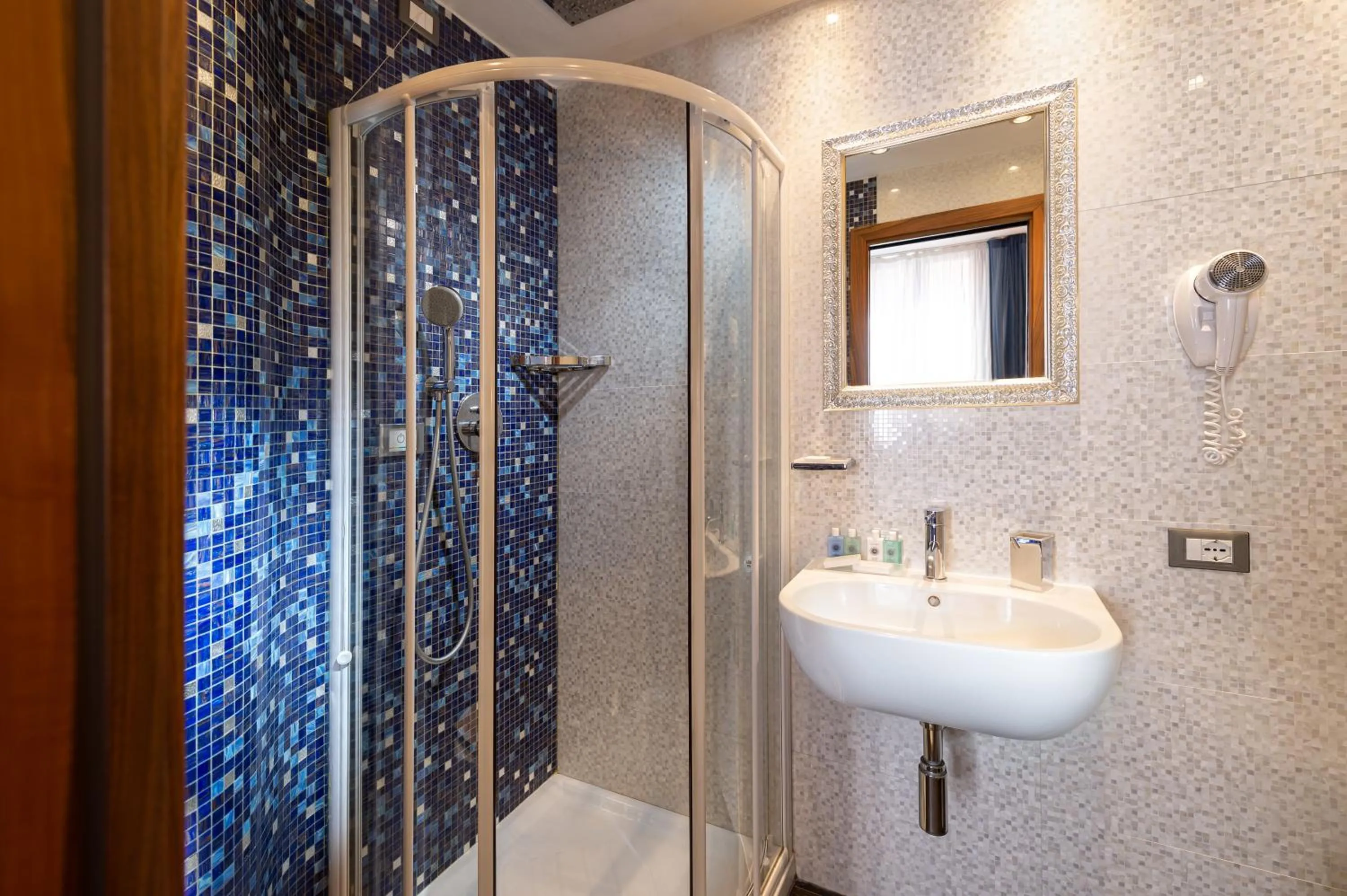 Shower in Hotel Santa Marina