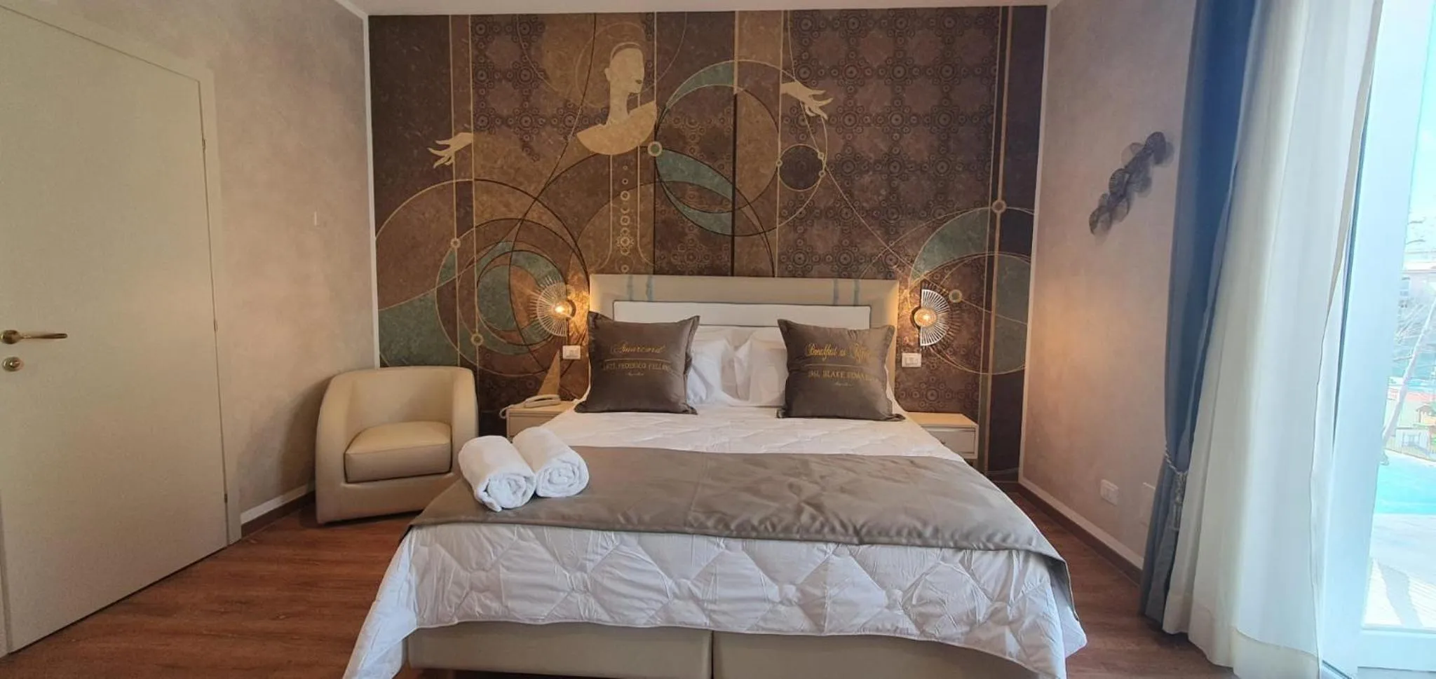 Photo of the whole room, Bed in Amsterdam Suite Hotel & SPA