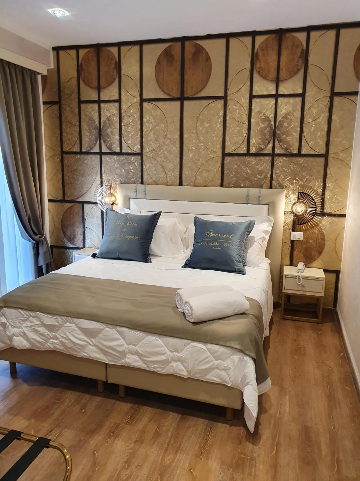 Photo of the whole room, Bed in Amsterdam Suite Hotel & SPA