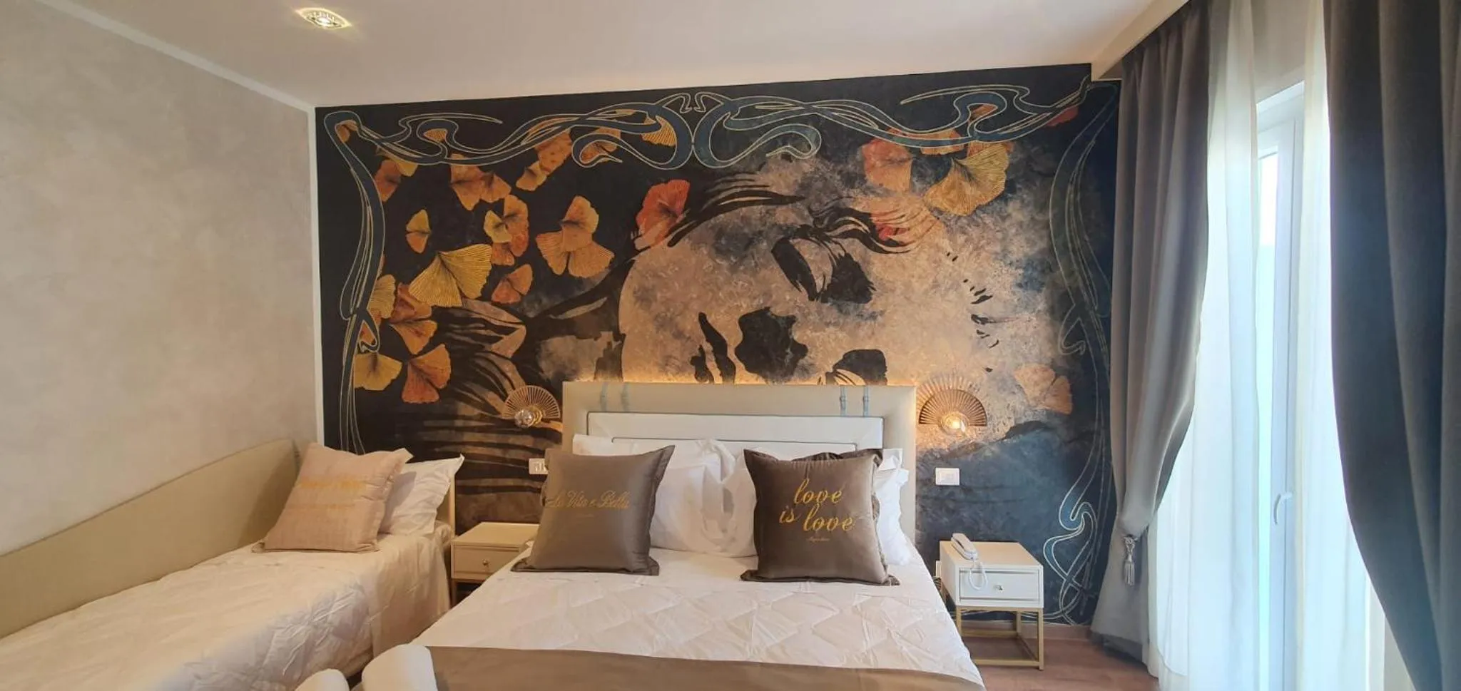 Photo of the whole room, Bed in Amsterdam Suite Hotel & SPA