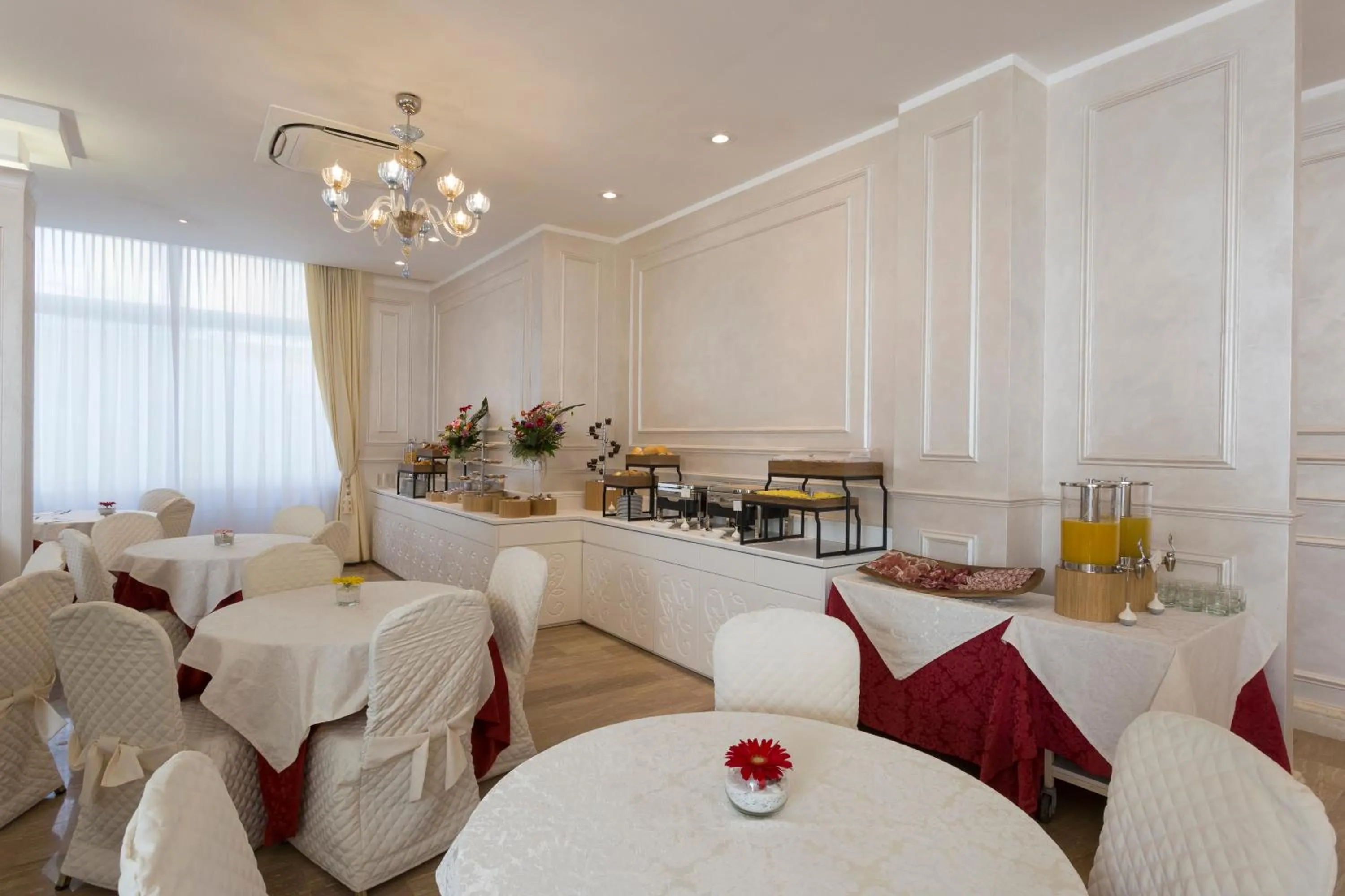 Breakfast in Amsterdam Suite Hotel & SPA