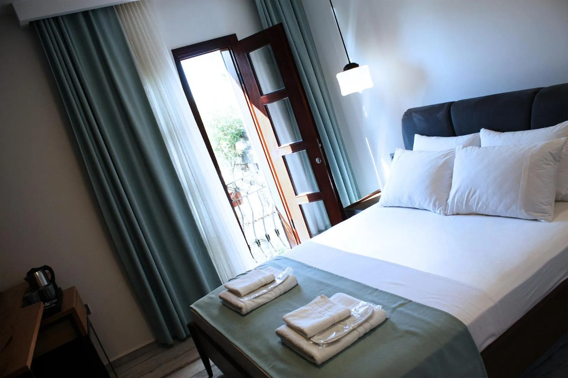 Bed in Pintura Urla Hotel