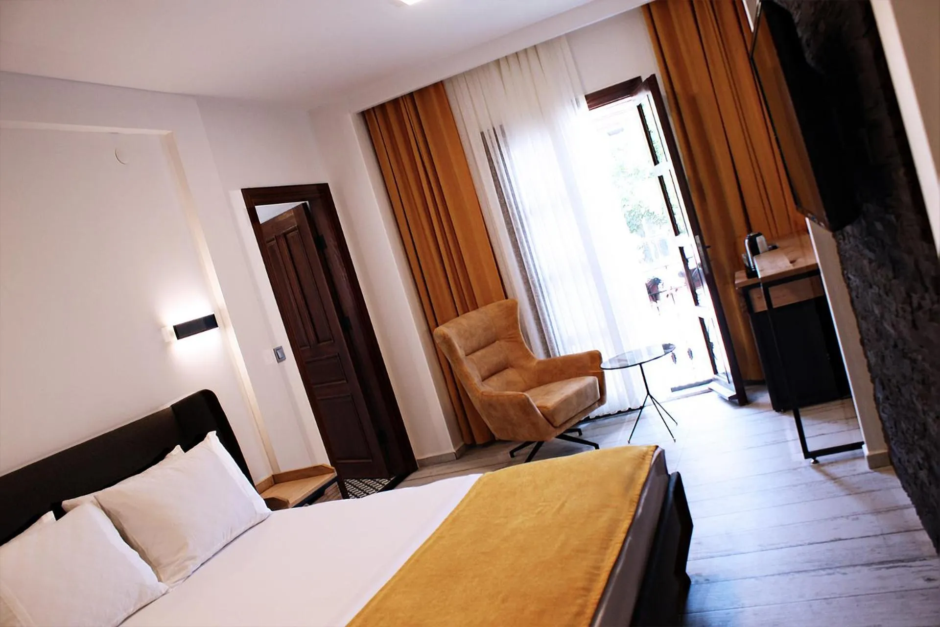 Photo of the whole room, Bed in Pintura Urla Hotel