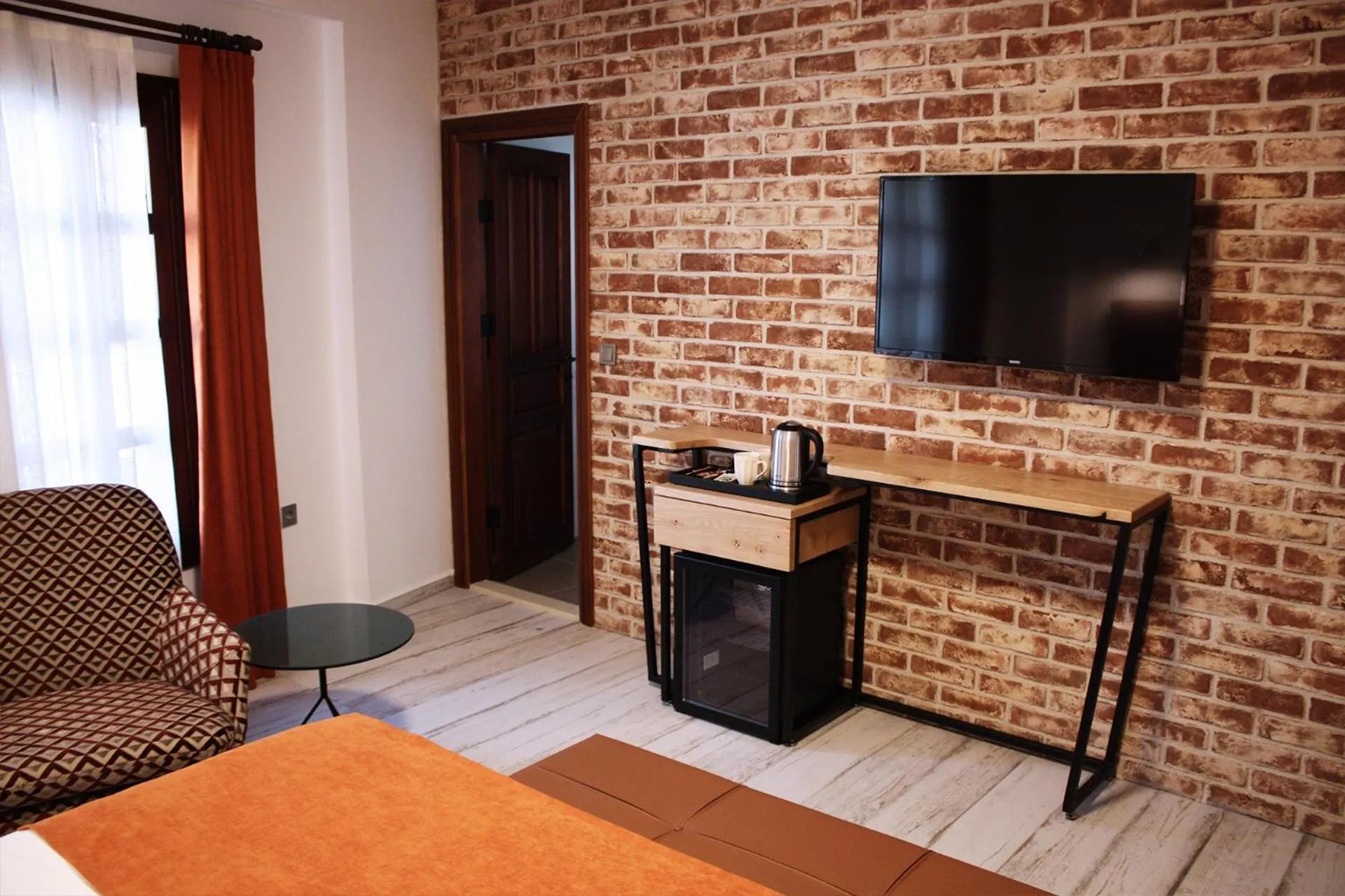 TV and multimedia in Pintura Urla Hotel