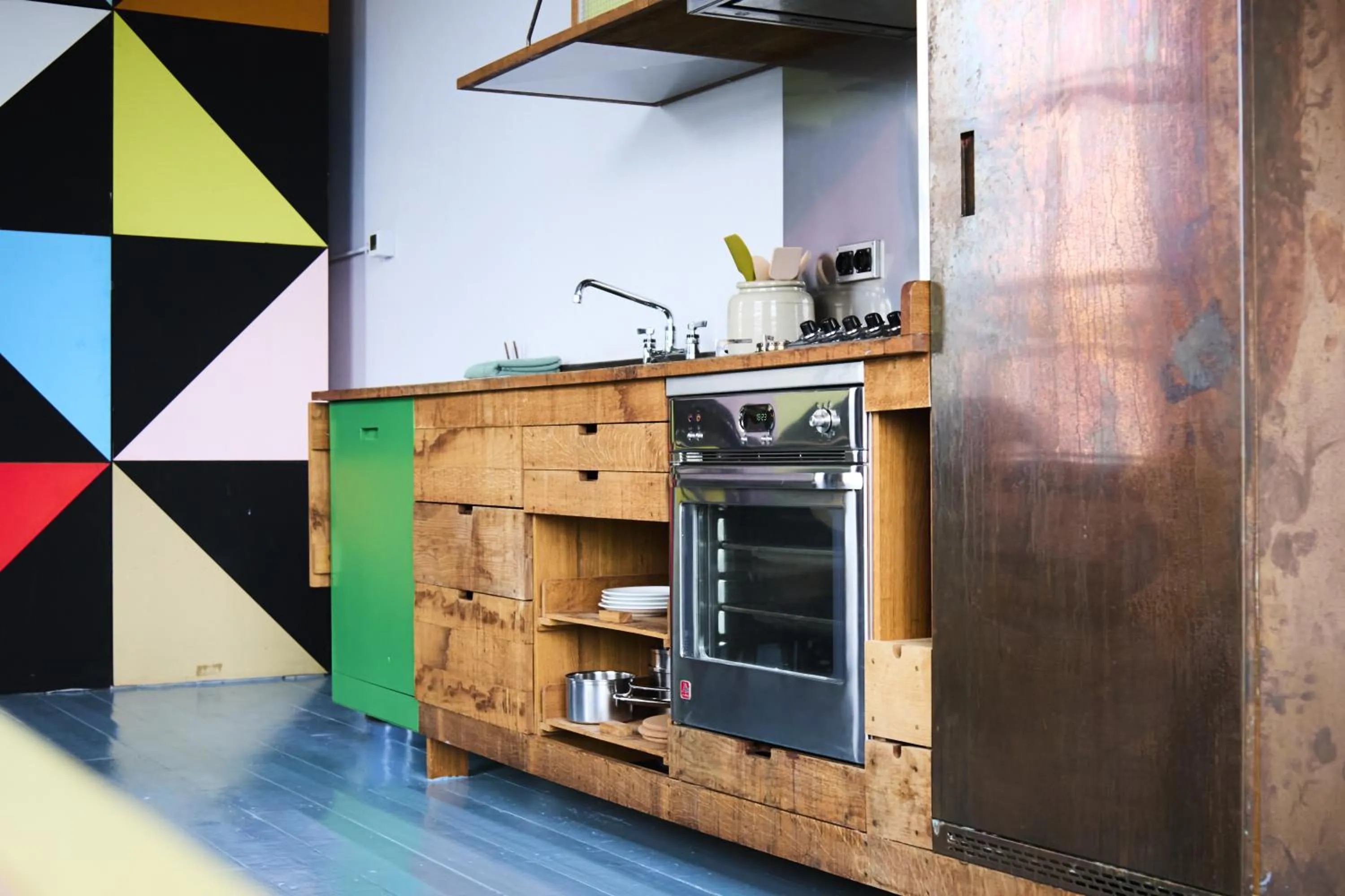 Kitchen or kitchenette in Hotel Piet Hein Eek
