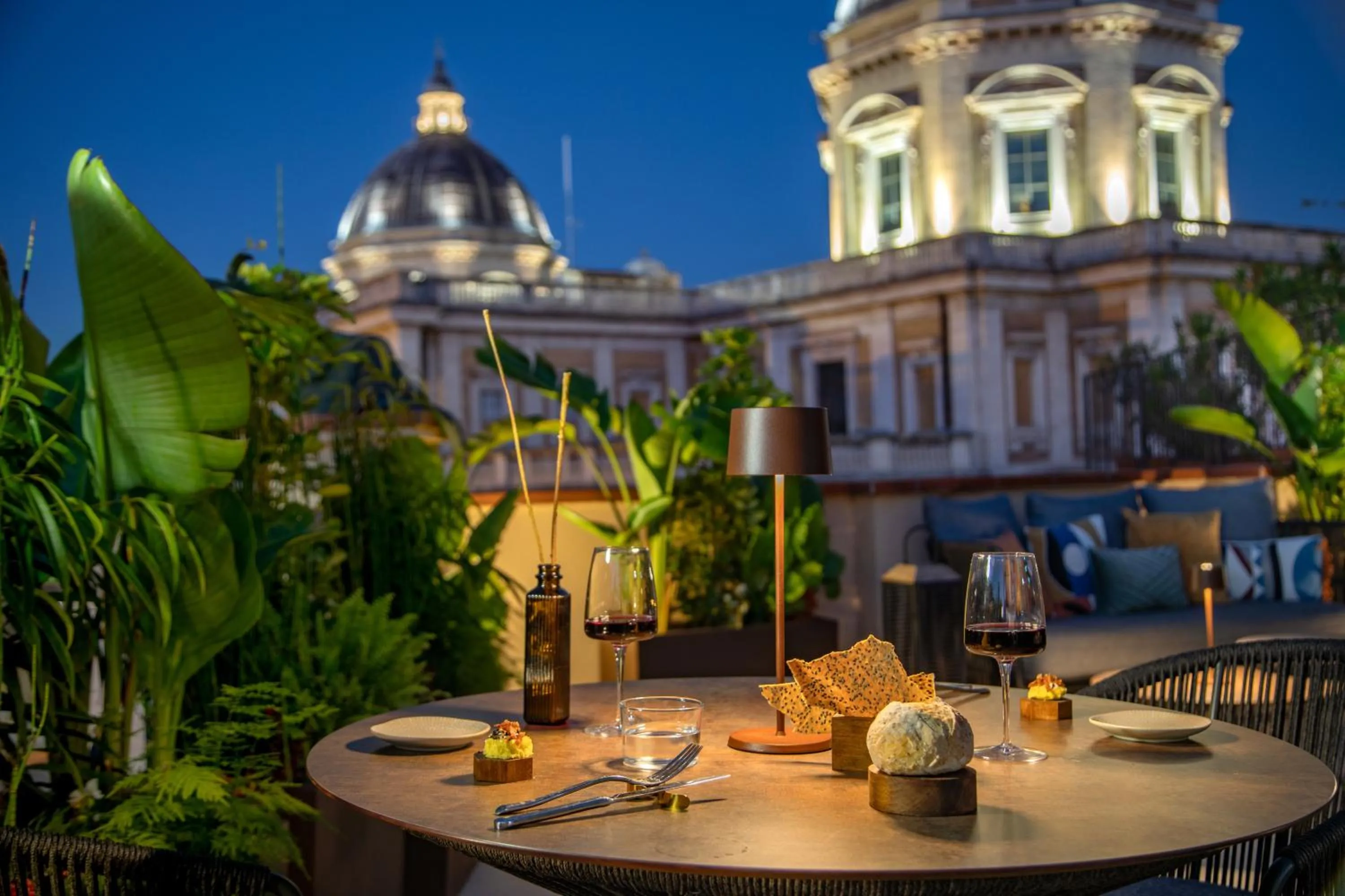 Restaurant/places to eat in The Major Hotel