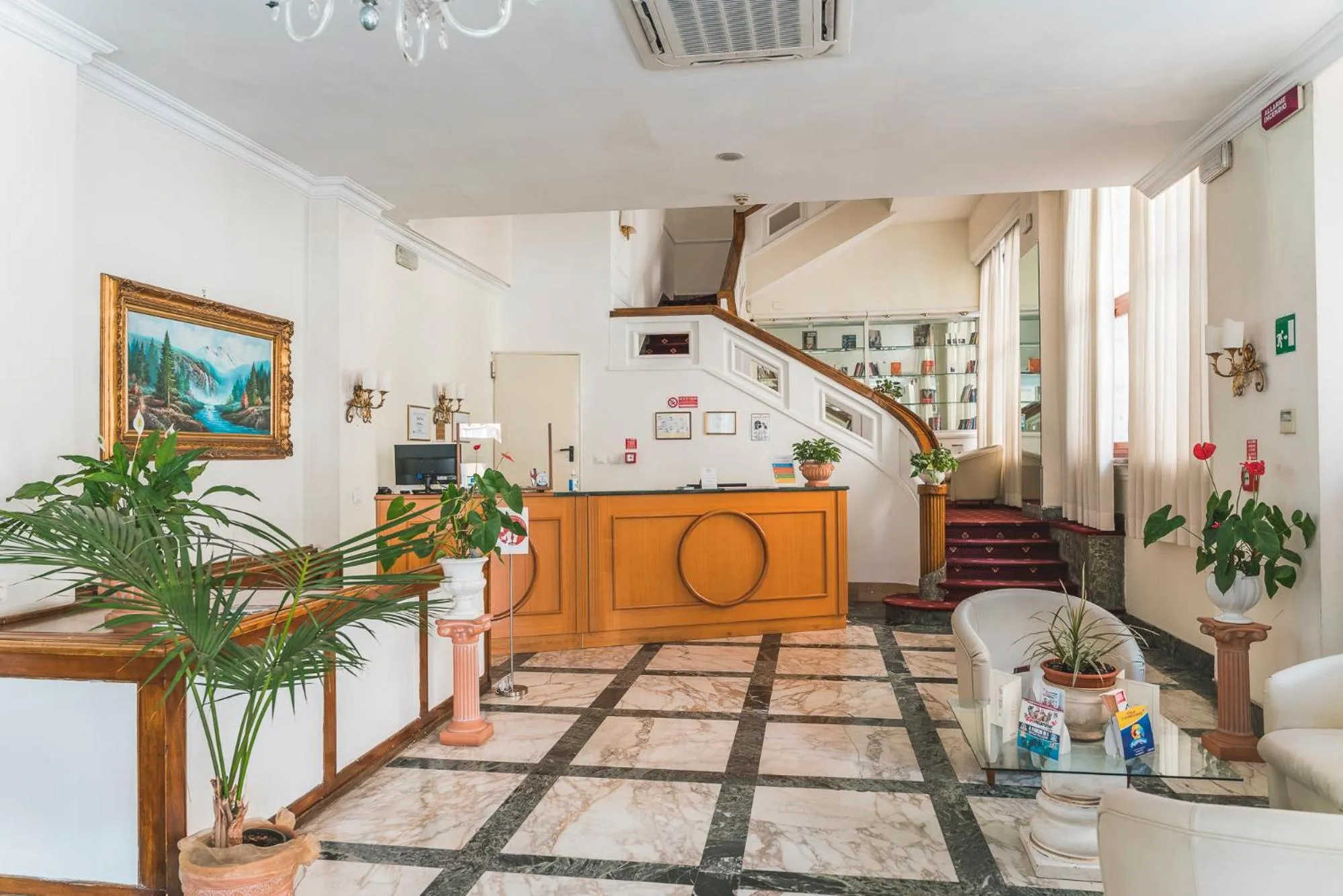 Communal lounge/ TV room in GH Hotel San Giusto