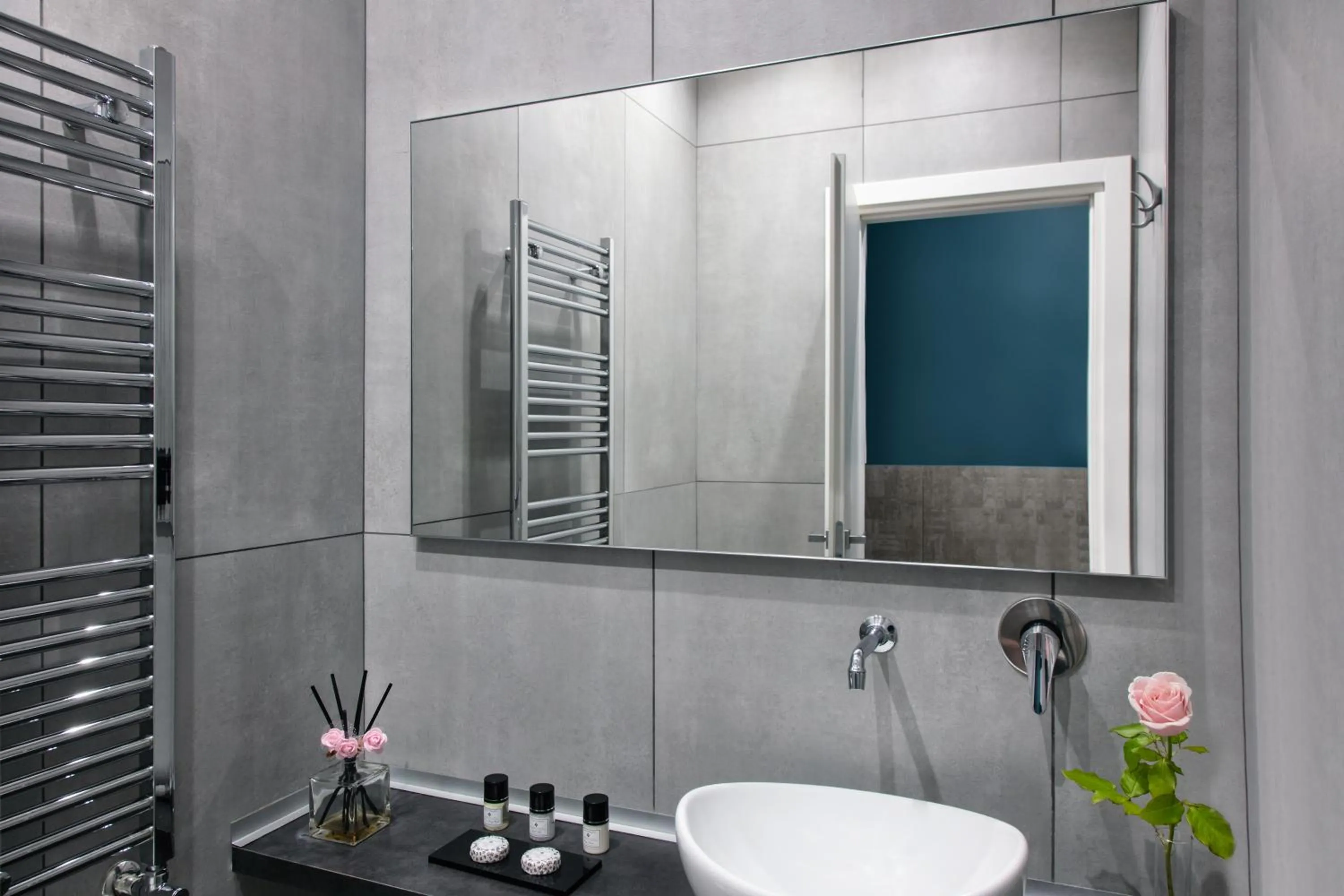 Bathroom in Enjoy Art