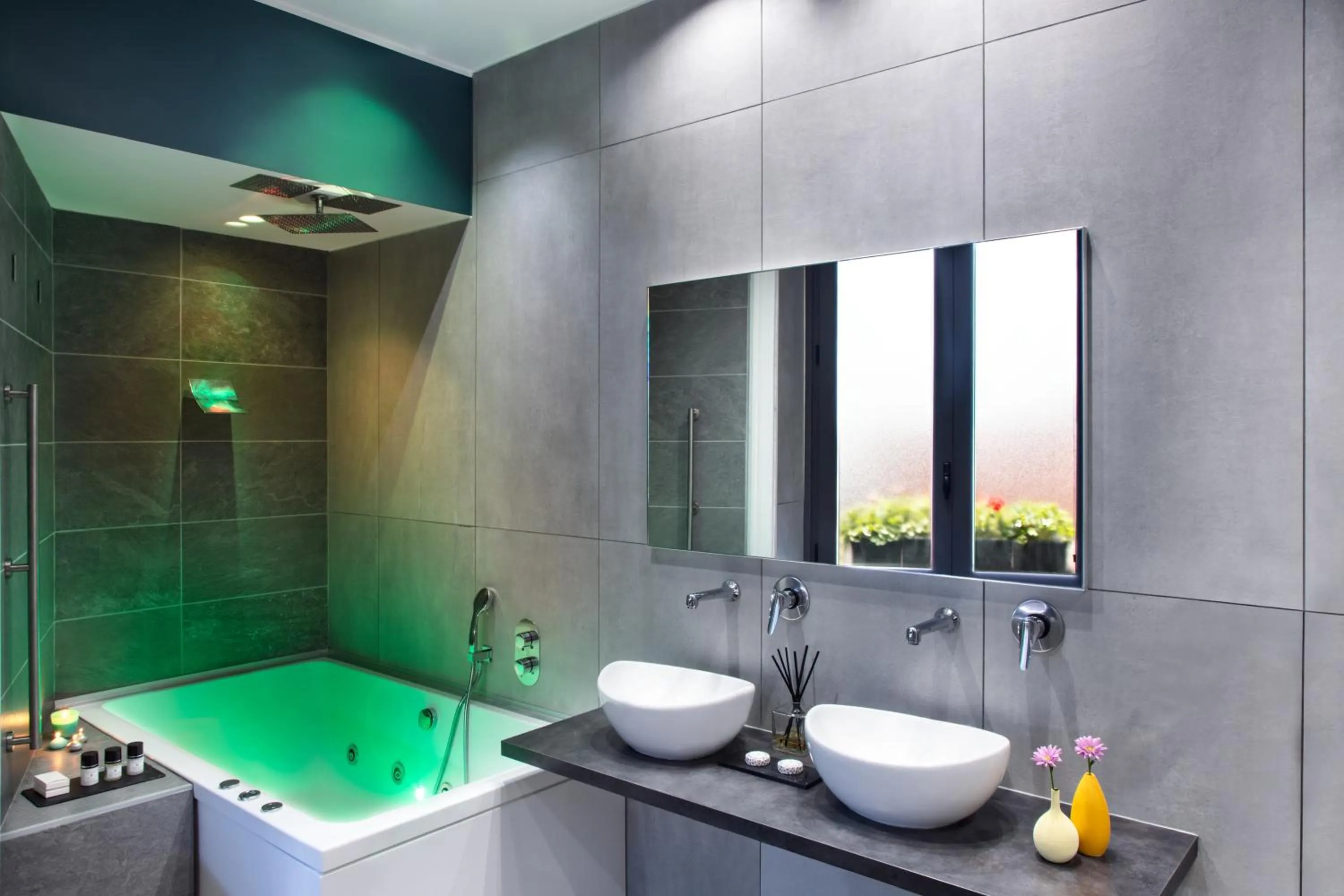 Bathroom in Enjoy Art