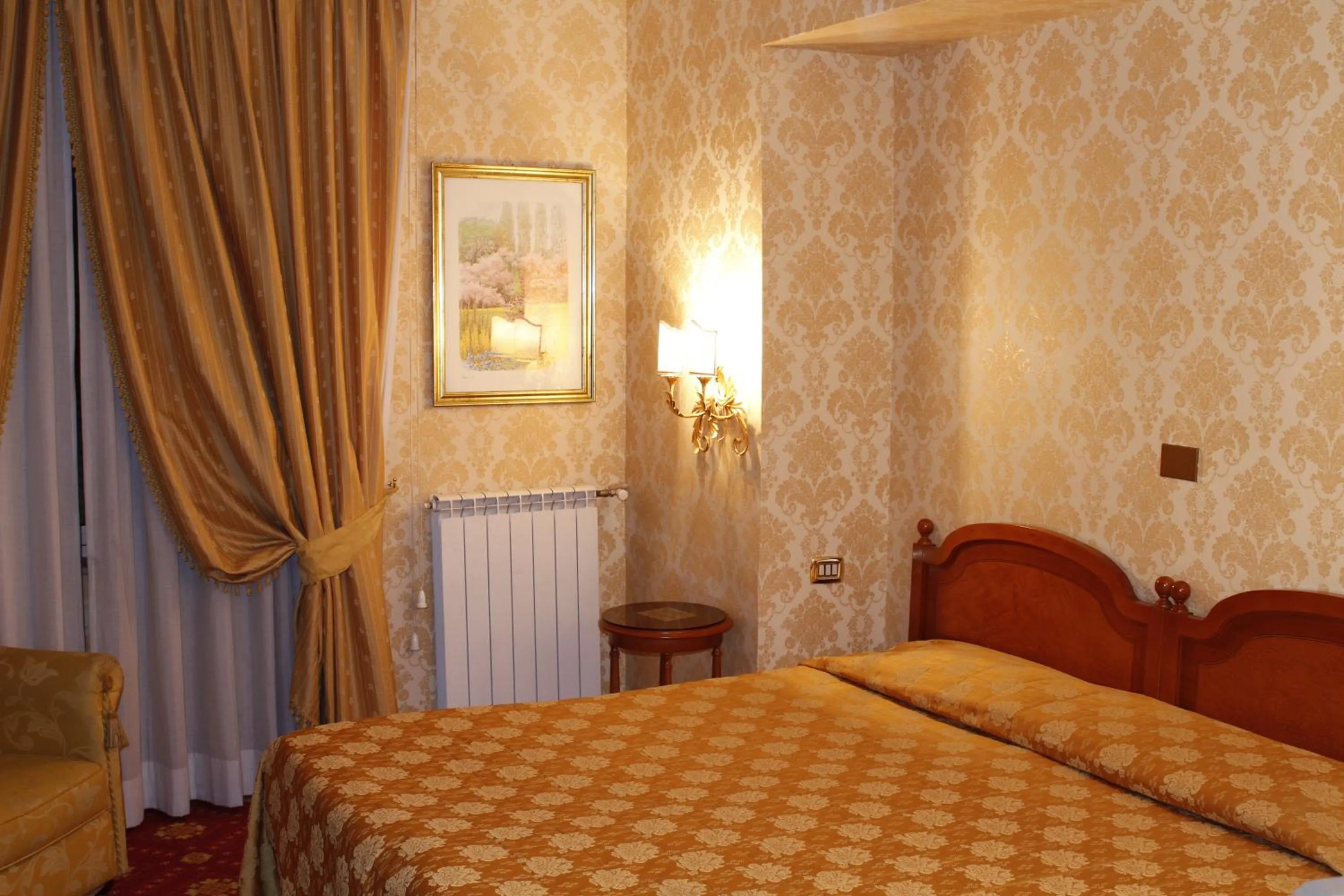 Bedroom, Bed in Hotel Pace Helvezia