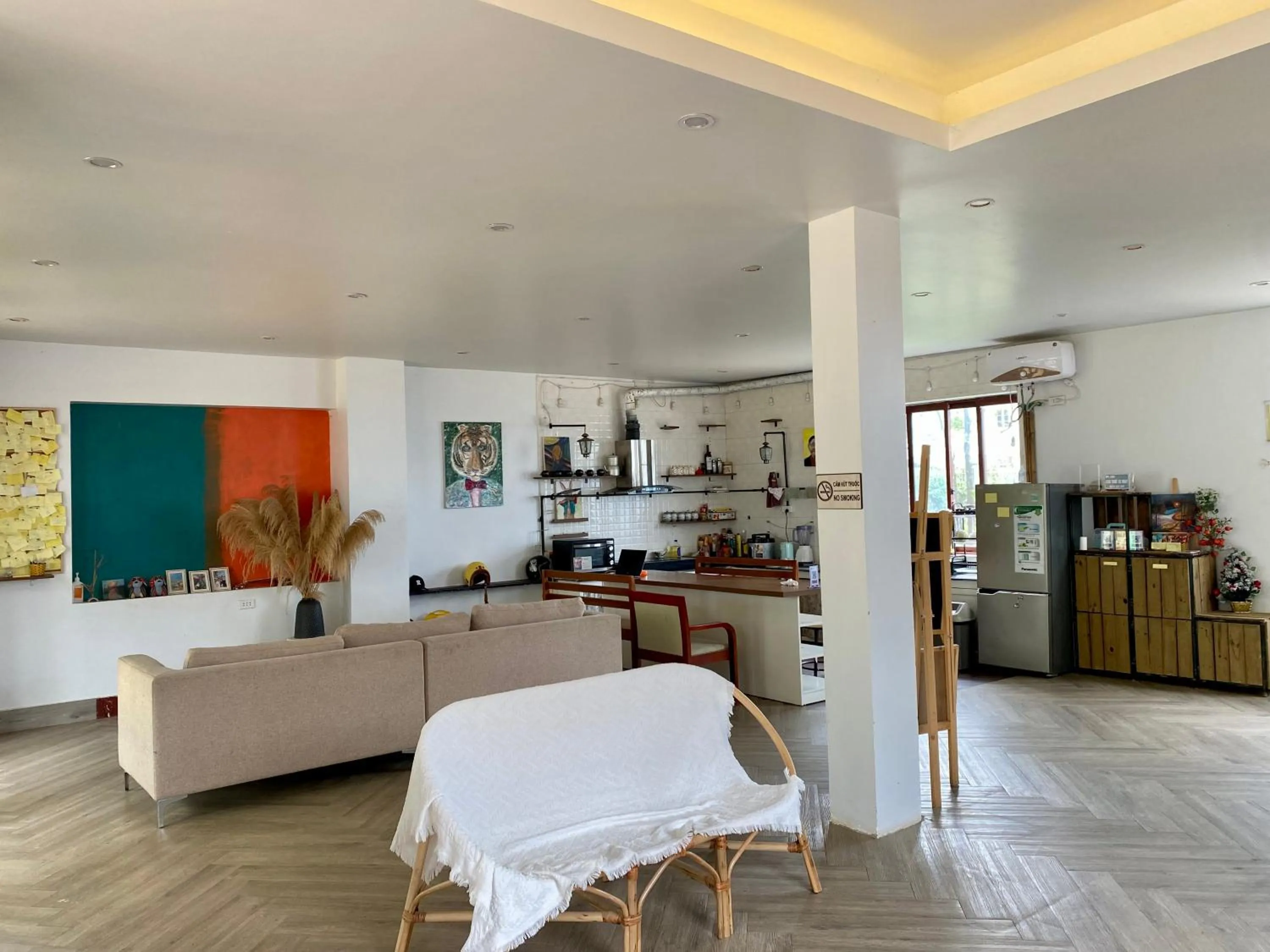 Communal lounge/ TV room in D Home Sapa