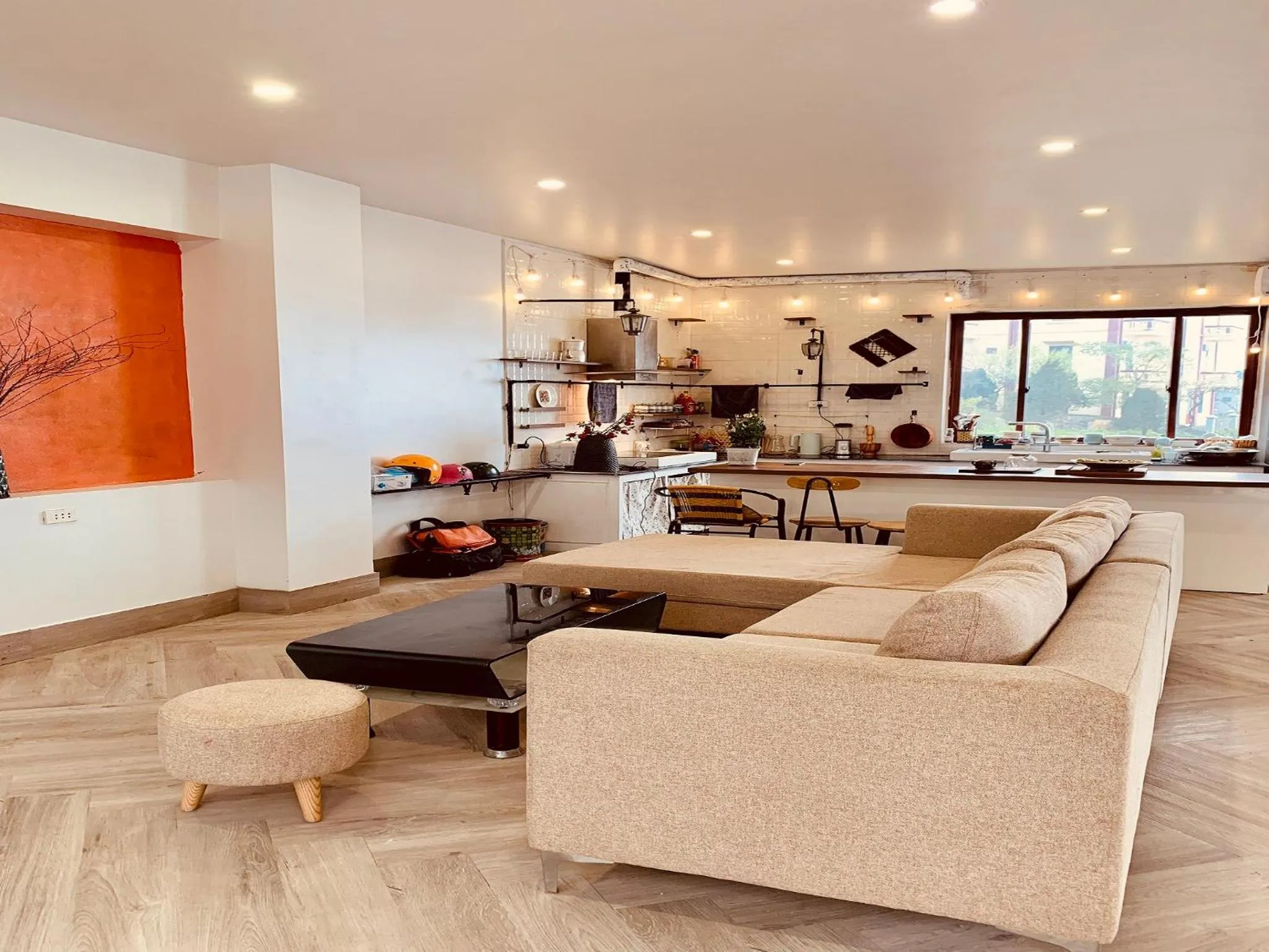 Communal lounge/ TV room in D Home Sapa