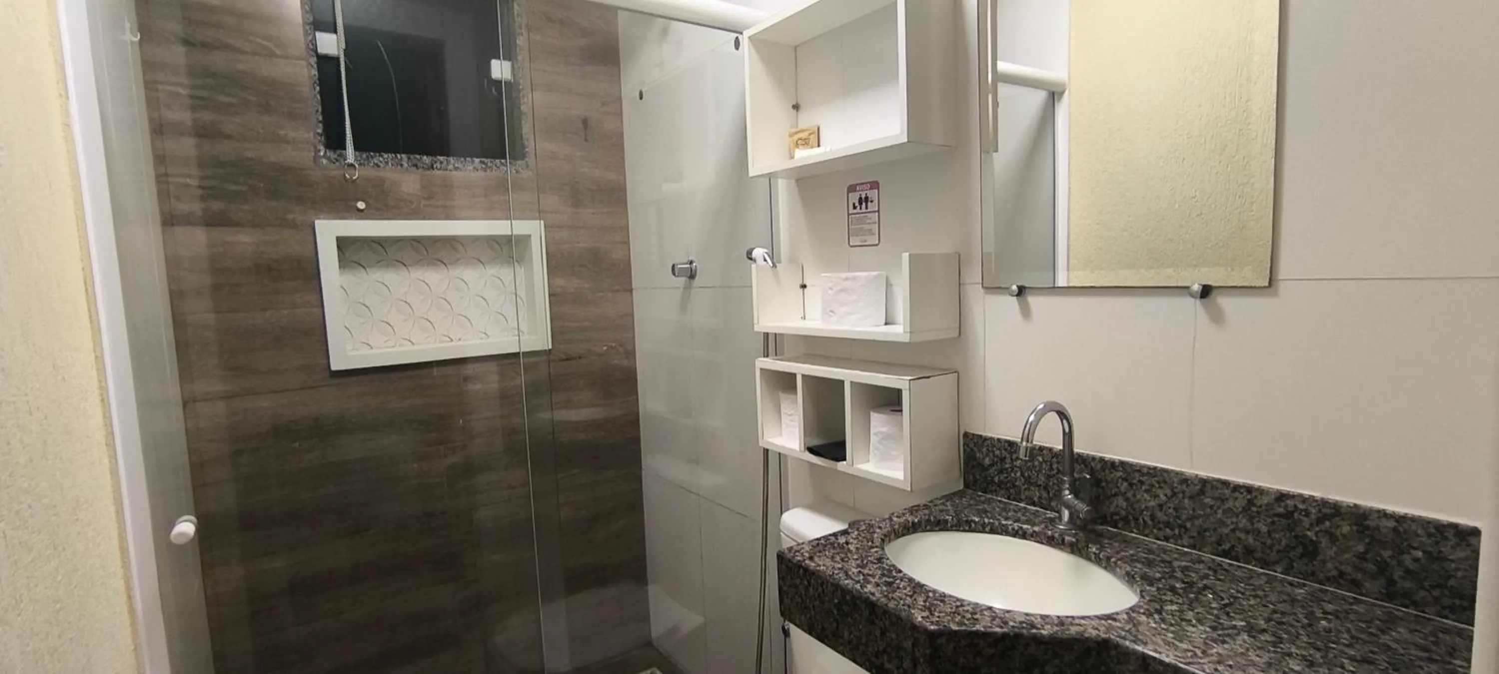 Bathroom in Pousada Sol e Descanso - by Easy Hotéis