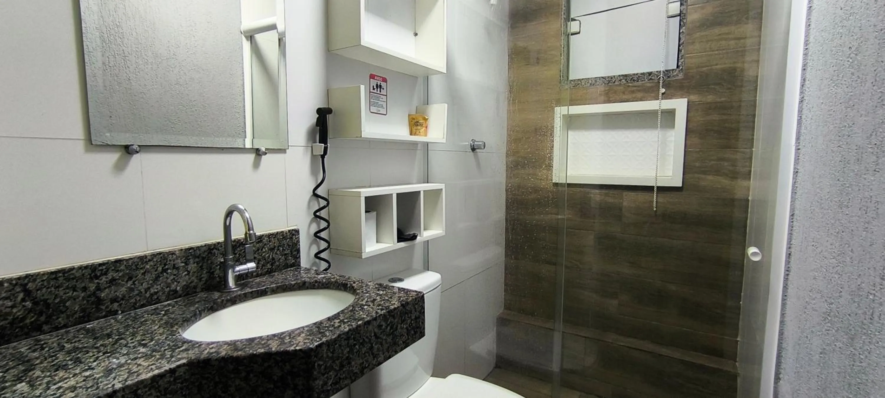 Bathroom in Pousada Sol e Descanso - by Easy Hotéis