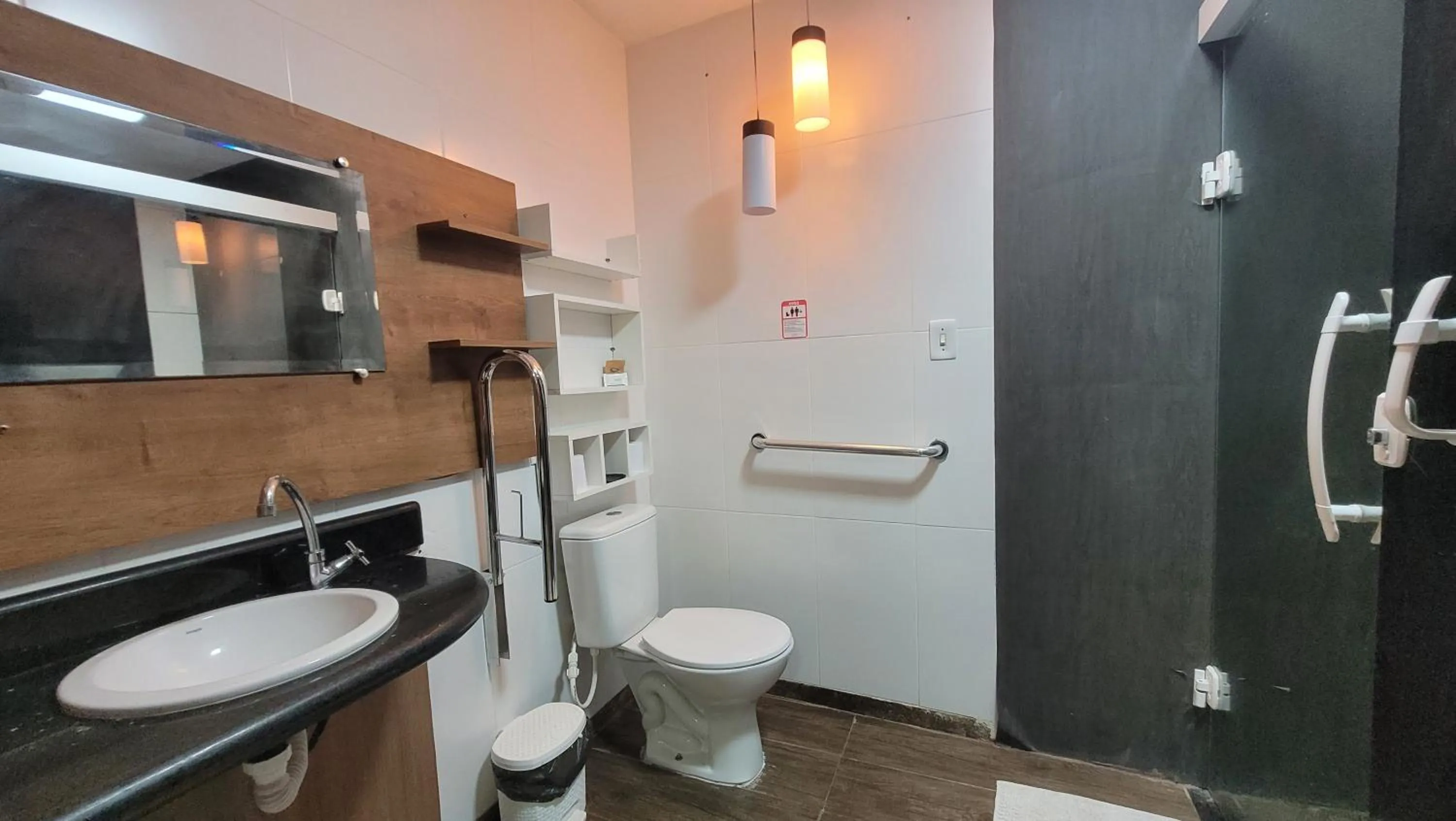 Bathroom in Pousada Sol e Descanso - by Easy Hotéis