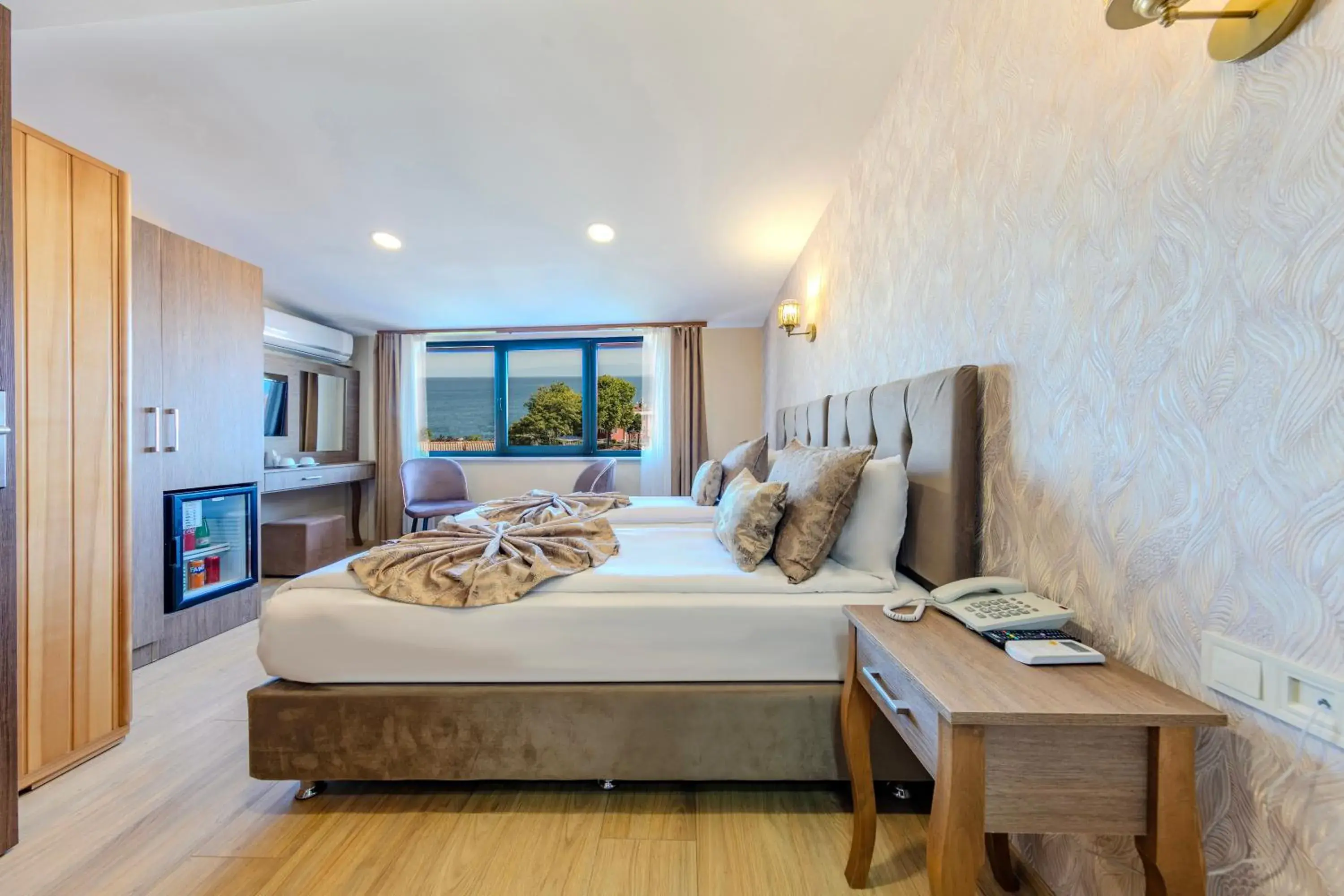 Deluxe Double Room with Side Sea View in Sultan Hamit Hotel Deluxe Double Room with Side Sea View in Sultan Hamit Hotel