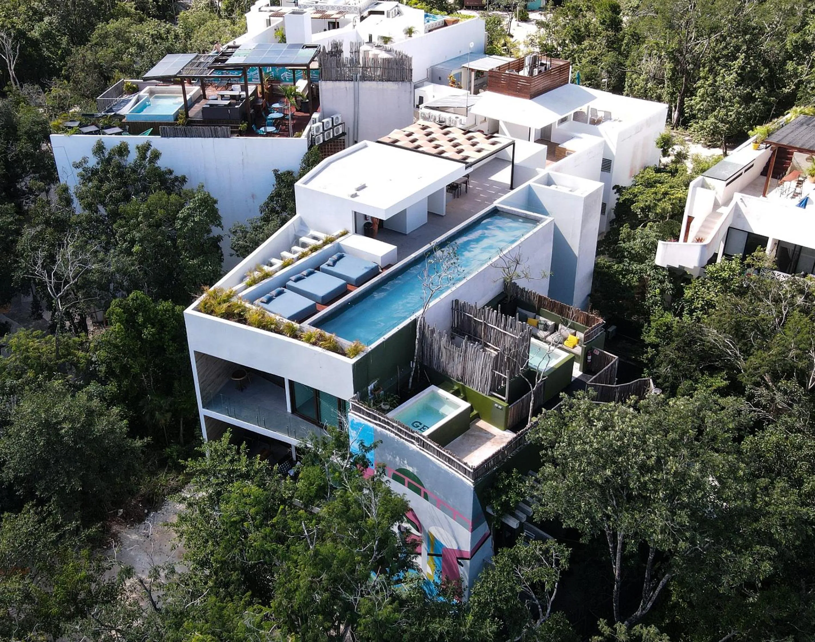 Facade/entrance in Azalea by Zamá Homes