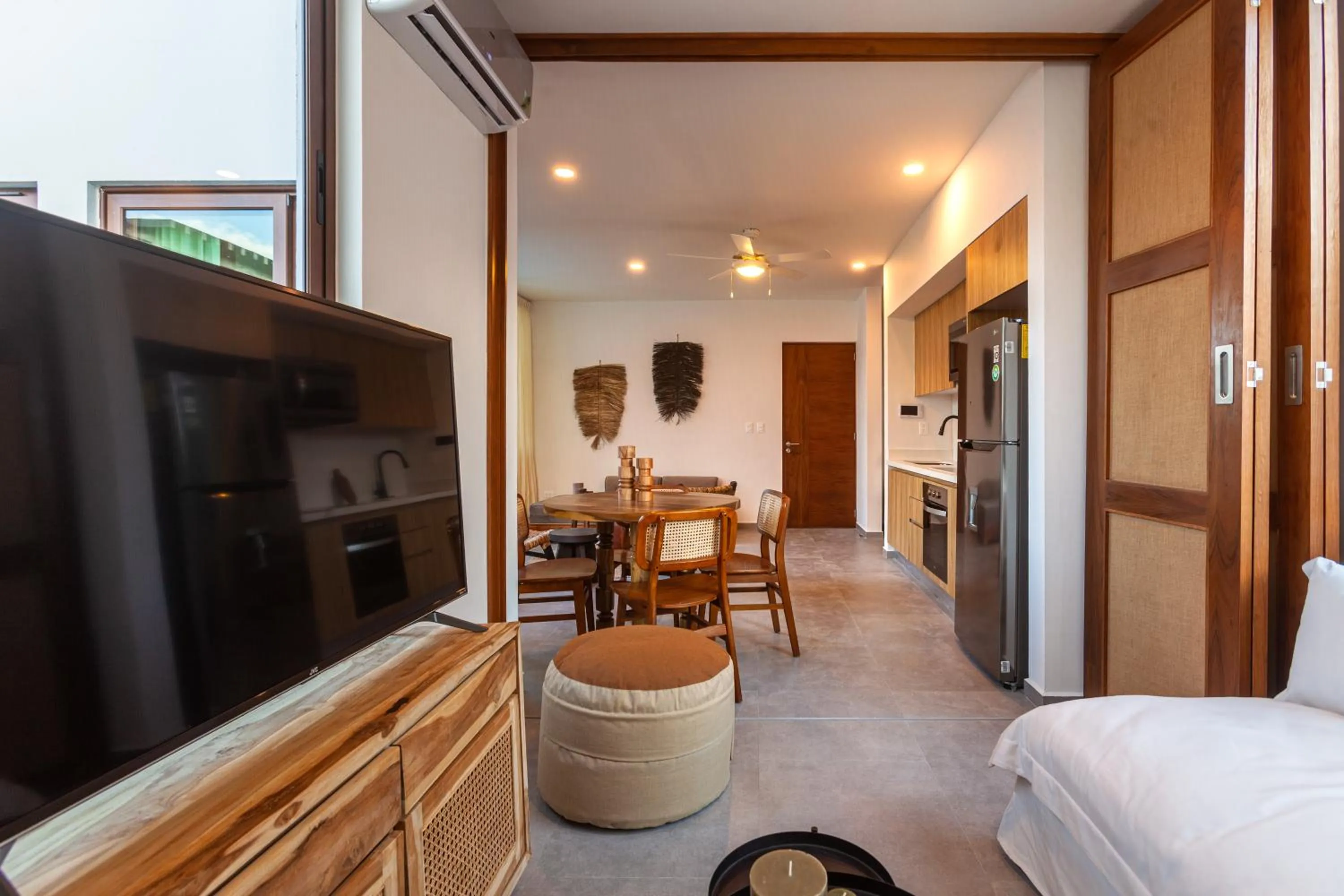 TV and multimedia, Bed in Azalea by Zamá Homes