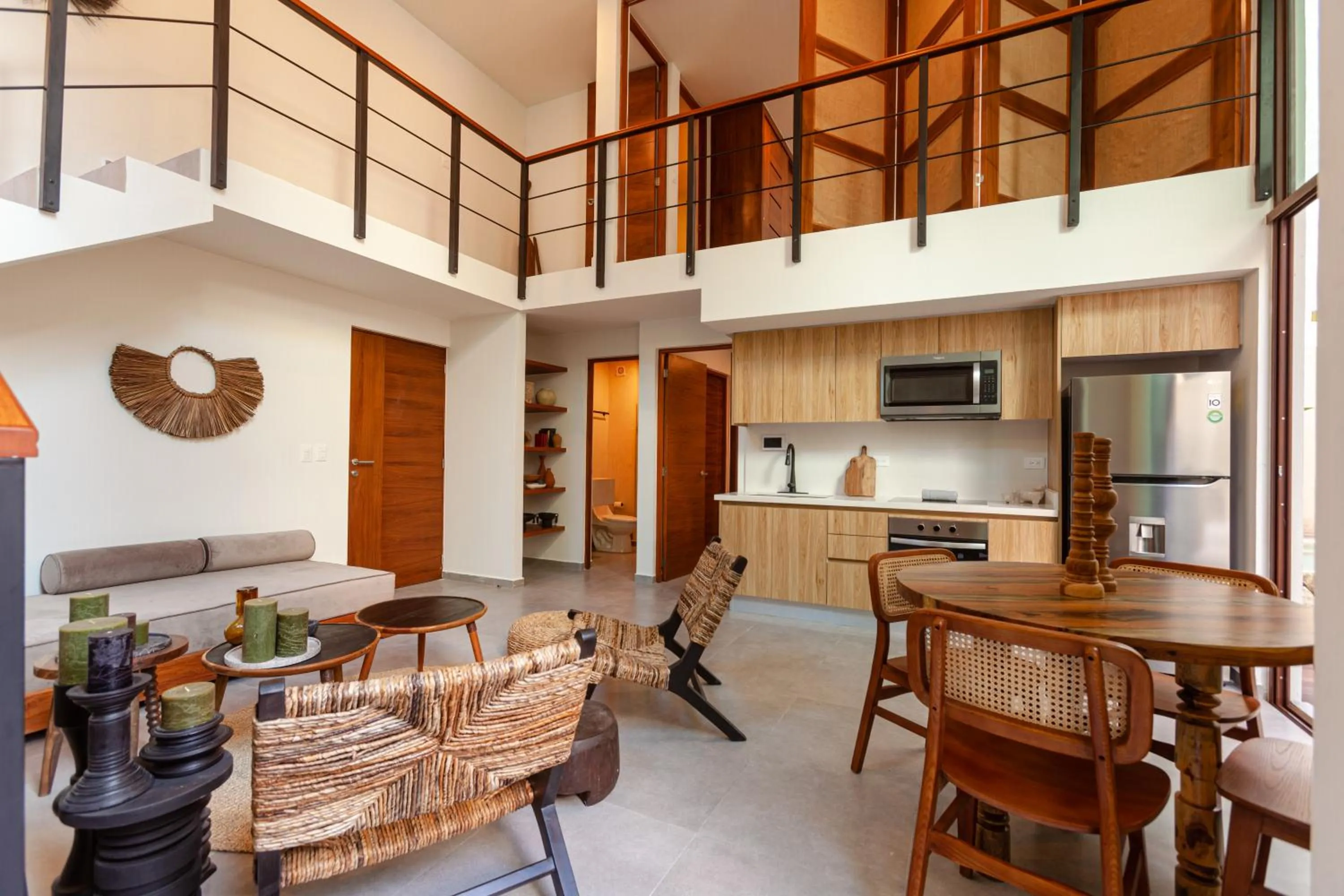 Living room in Azalea by Zamá Homes